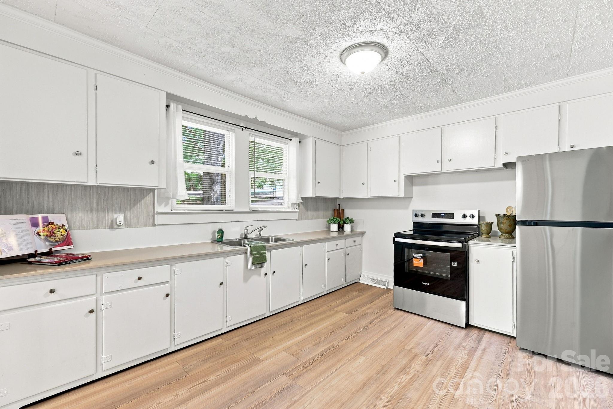 74 Pinecrest Dr SW, Concord, NC 28027