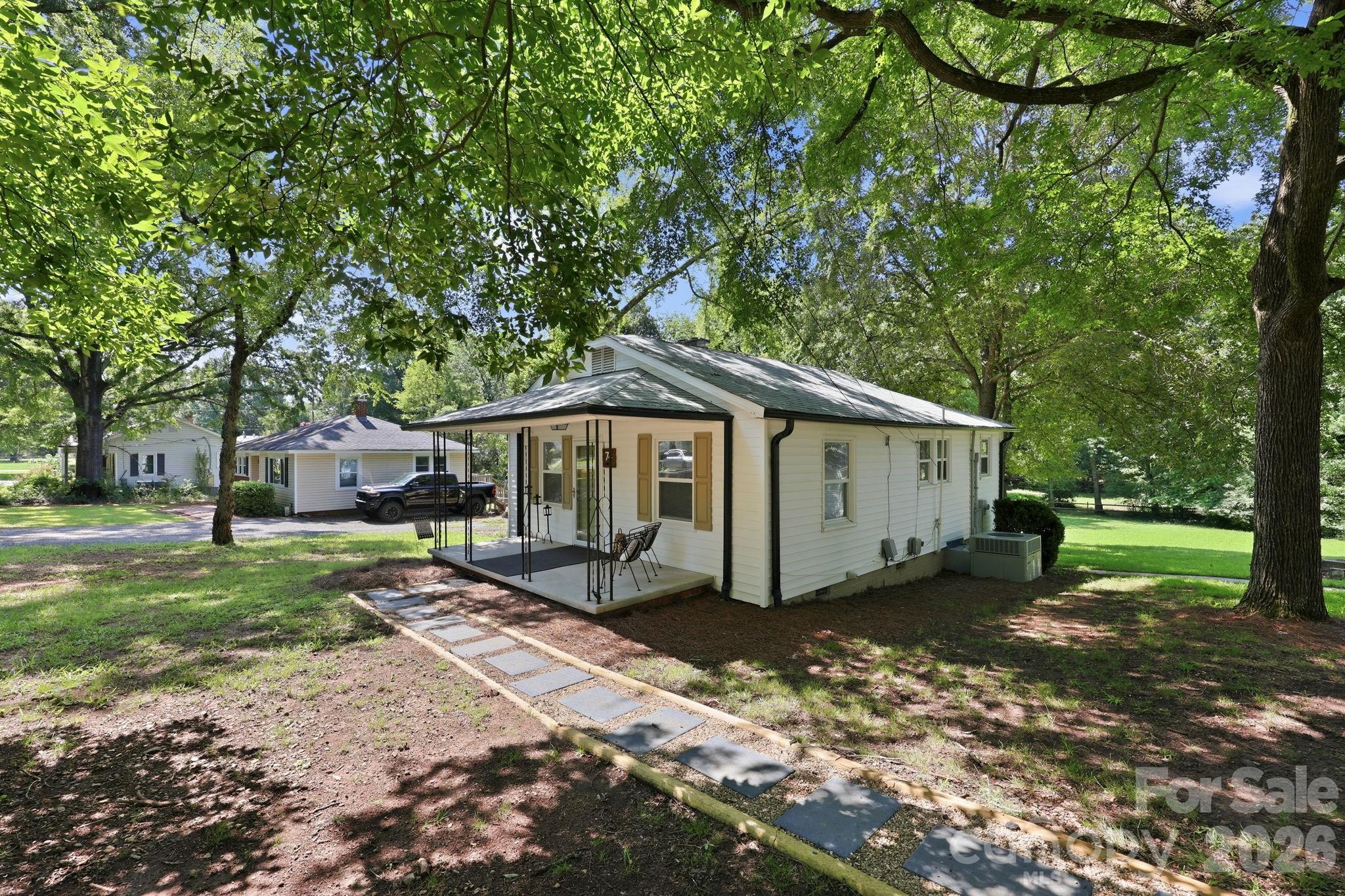 74 Pinecrest Dr SW, Concord, NC 28027