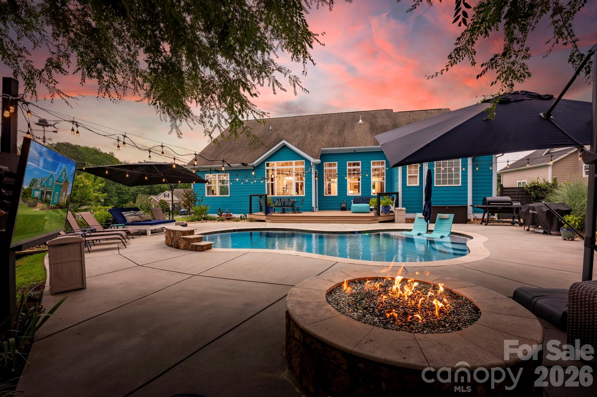 6957 Pin Oaks Dr, Denver, NC 28037