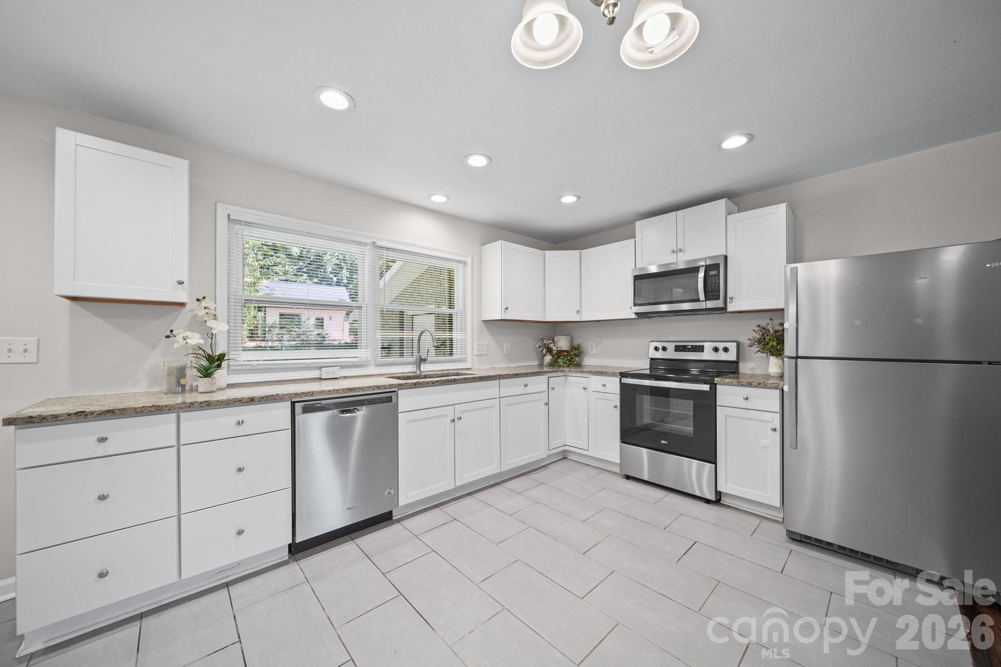 4316 Mckinley Dr, Charlotte, NC 28208
