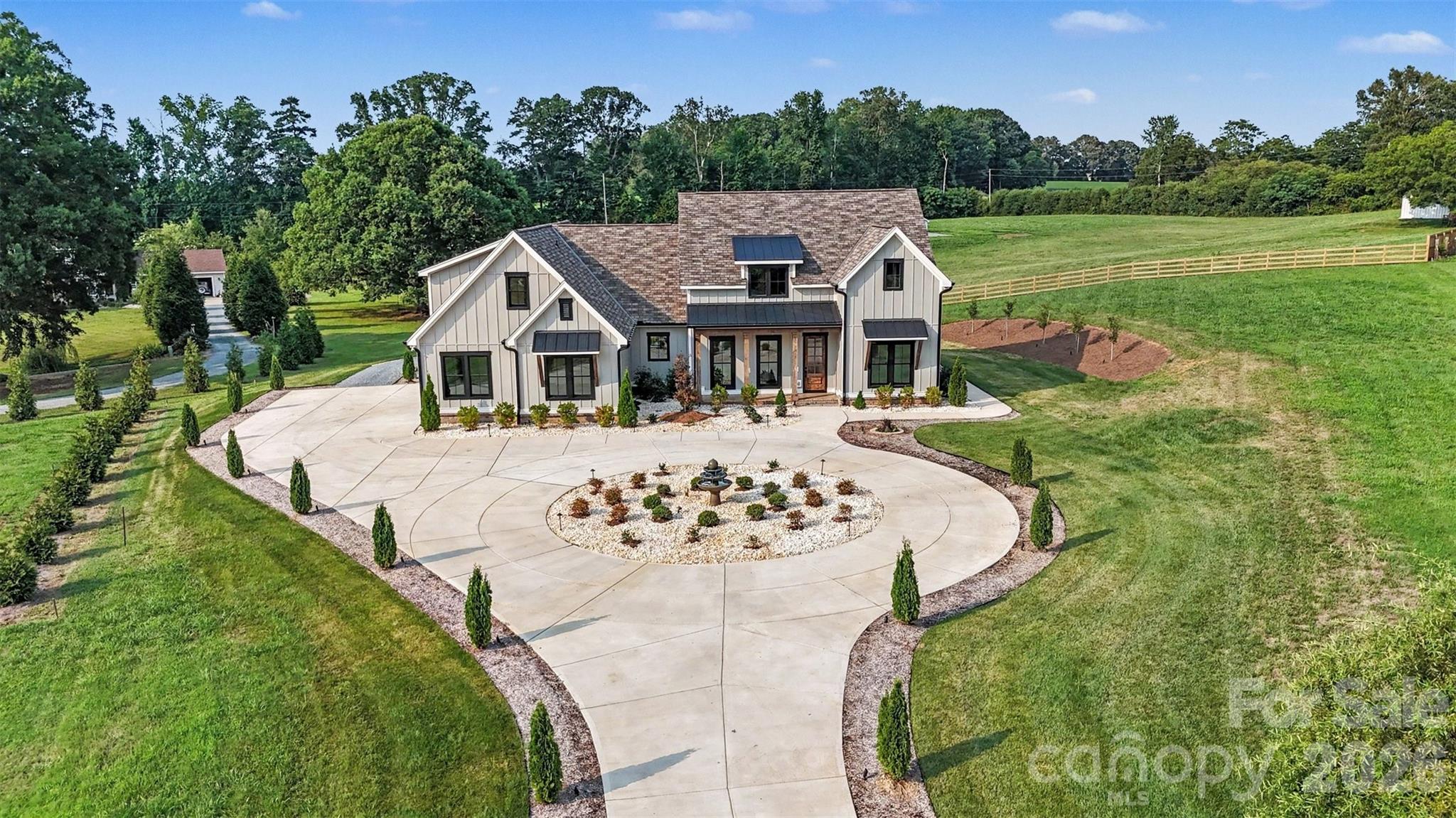 1012 Marthas Meadow Ln, Monroe, NC 28112