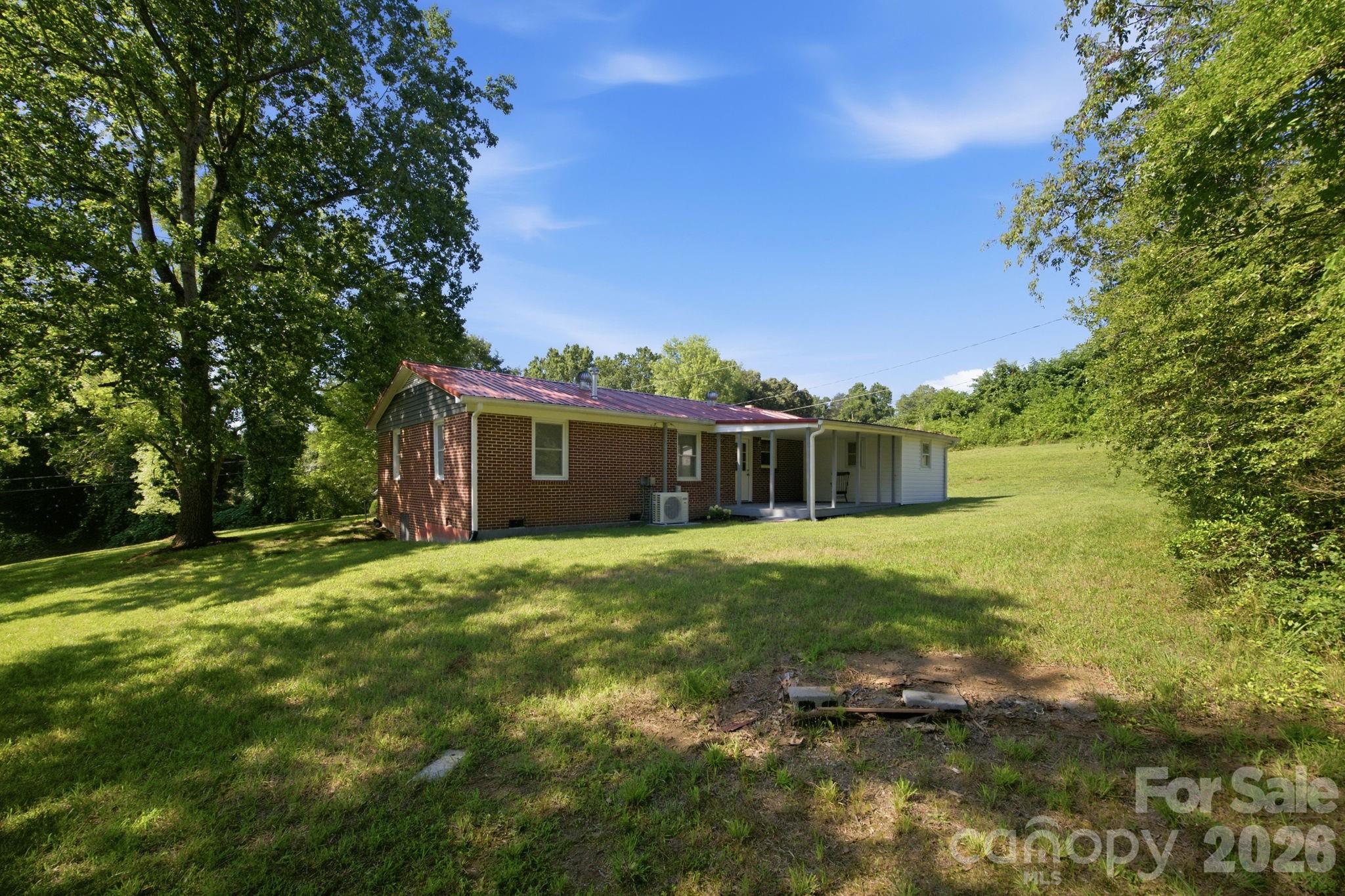 3123 Castle Ave, Hickory, NC 28601