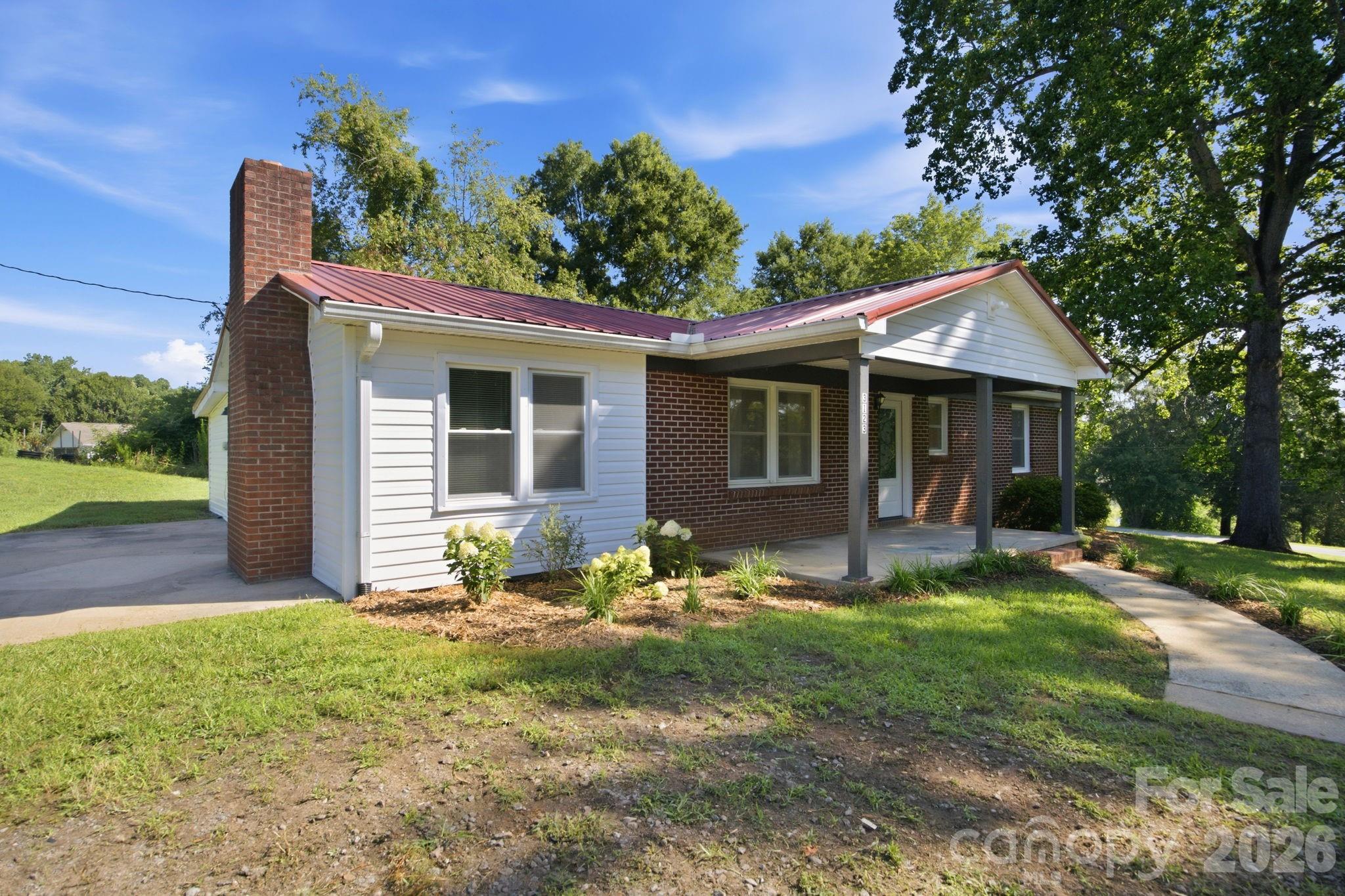 3123 Castle Ave, Hickory, NC 28601