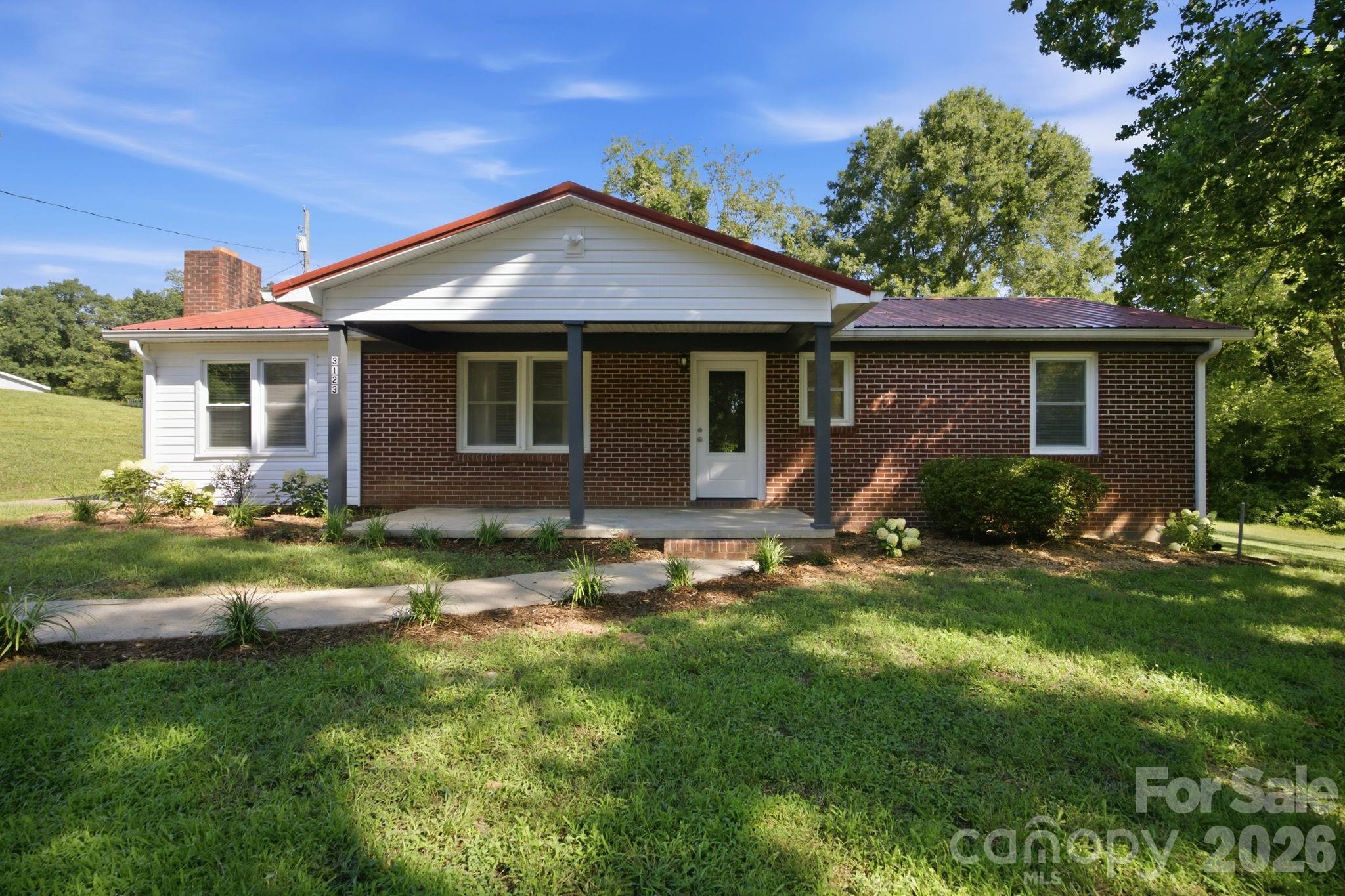 3123 Castle Ave, Hickory, NC 28601