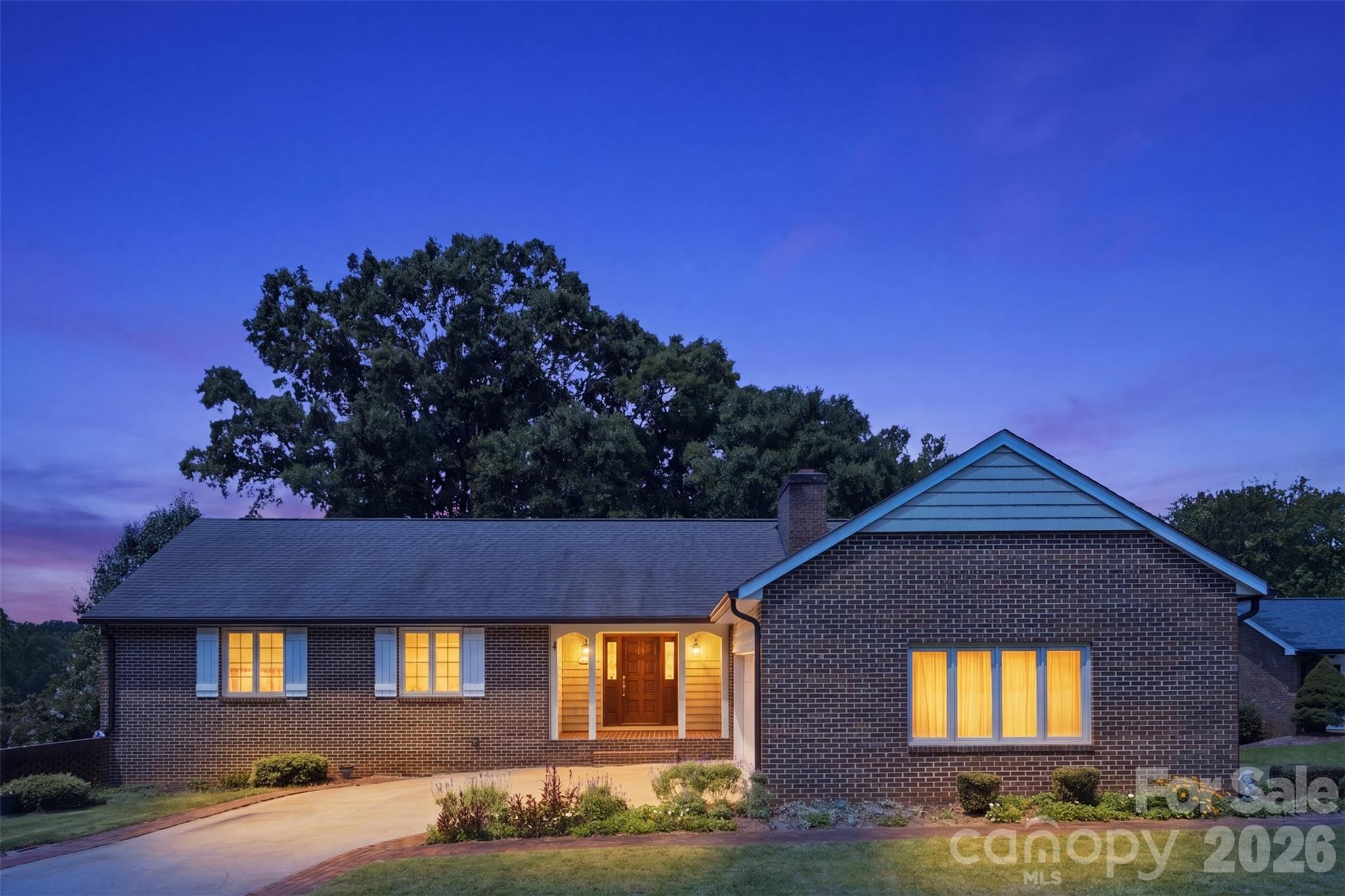 3721 9th Street Dr NE, Hickory, NC 28601