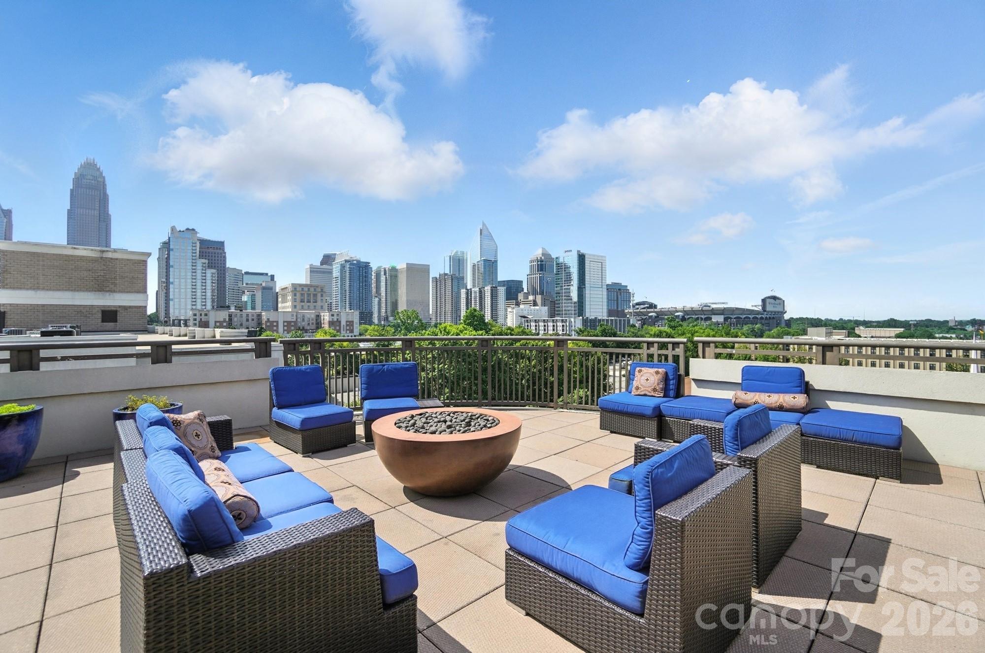 718 W Trade St #302, Charlotte, NC 28202