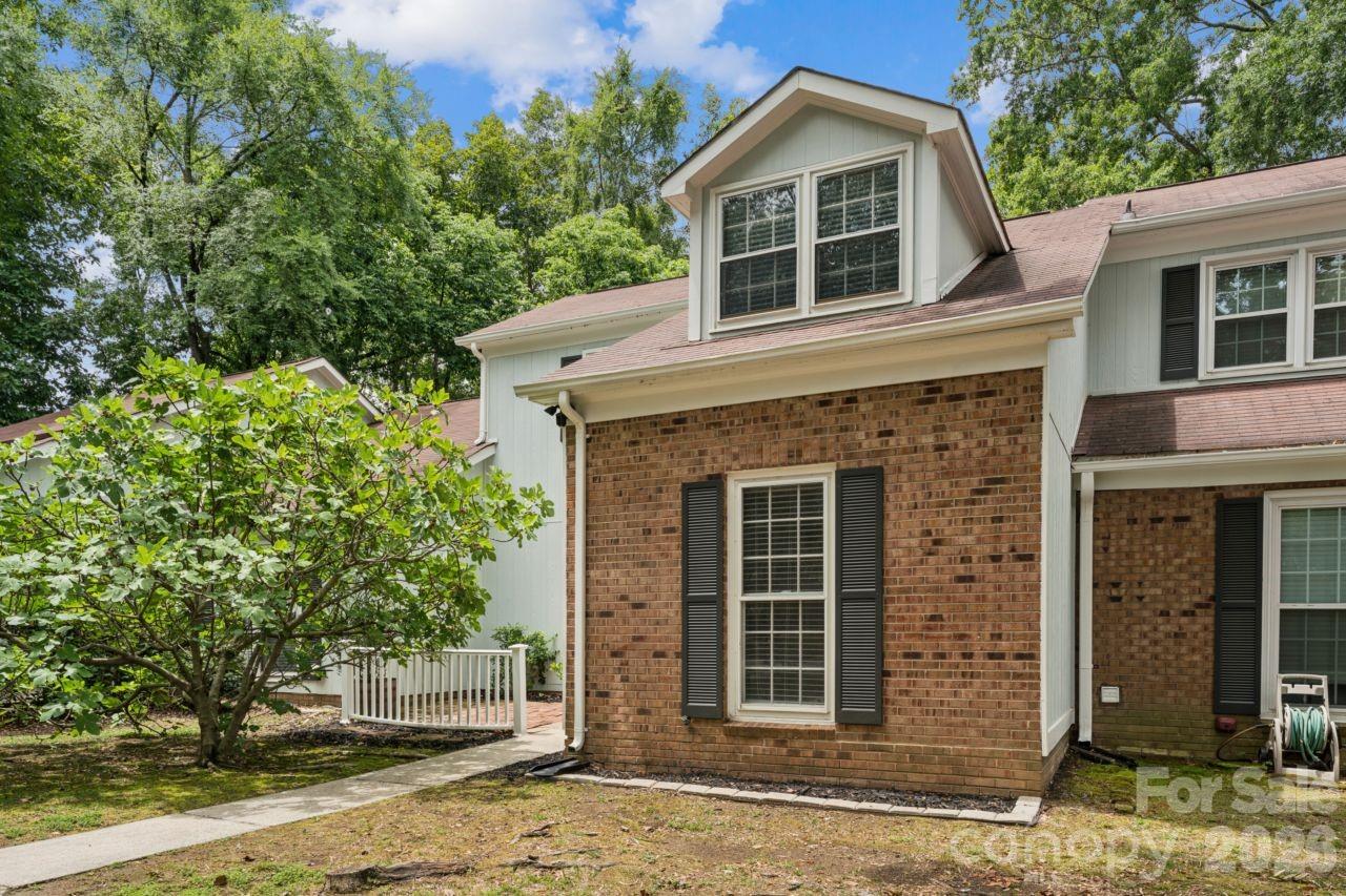 11128 Sevilla Ct, Charlotte, NC 28226
