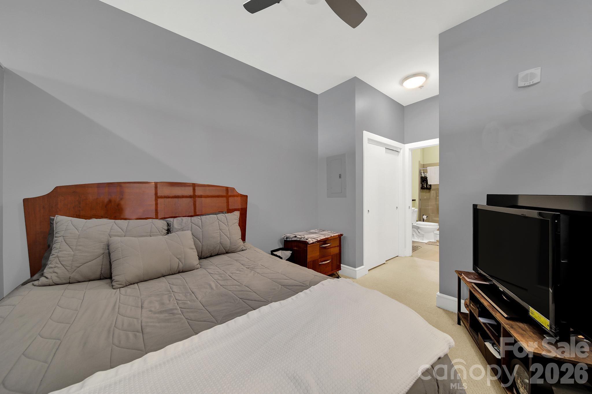 333 W Trade St #2701, Charlotte, NC 28202