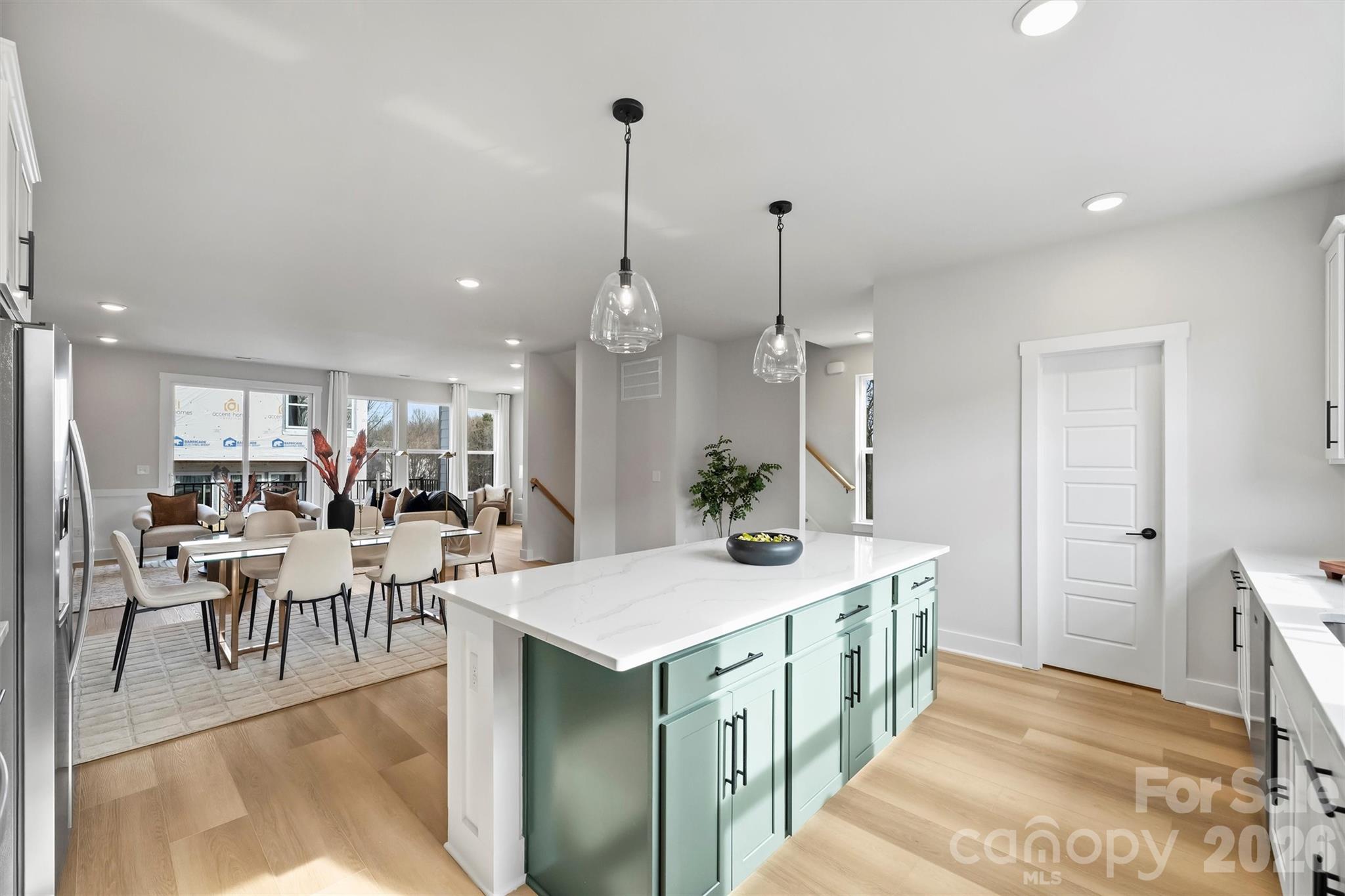 8031 Sansom Dr, Charlotte, NC 28213