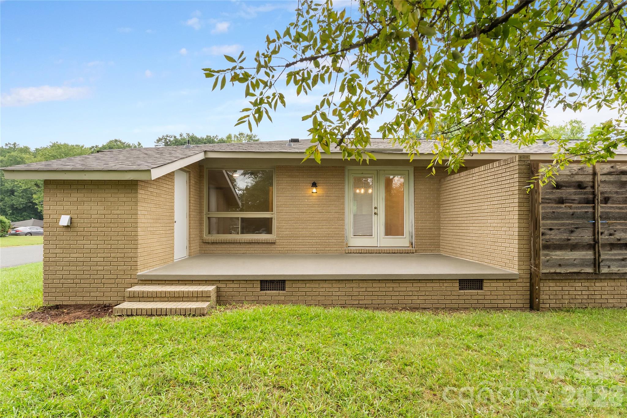 4900 Malibu Dr, Charlotte, NC 28215