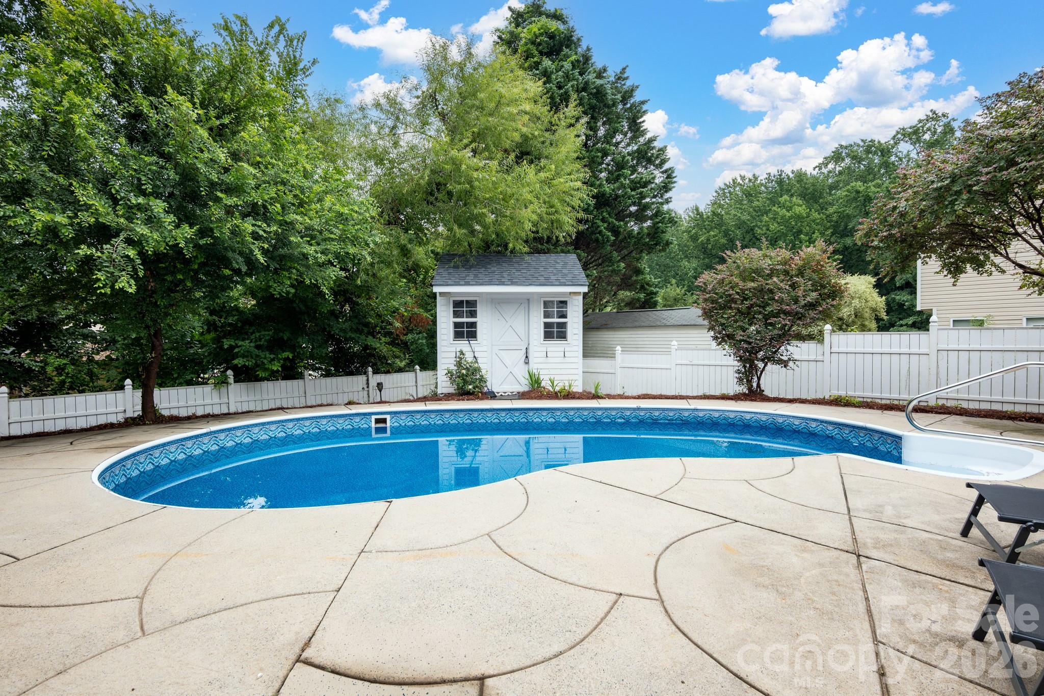3412 Pondridge Ct, Charlotte, NC 28269