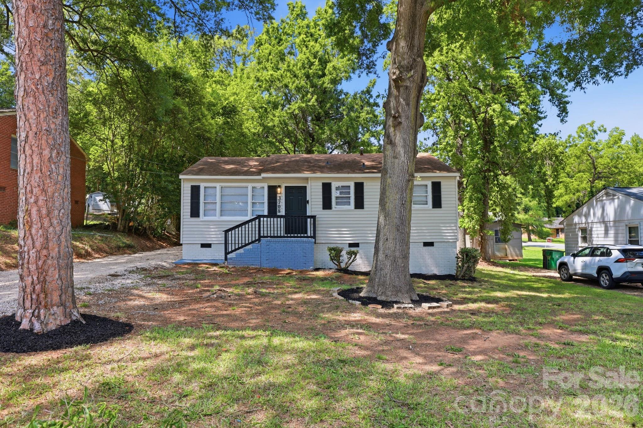 3708 Carlyle Dr, Charlotte, NC 28208