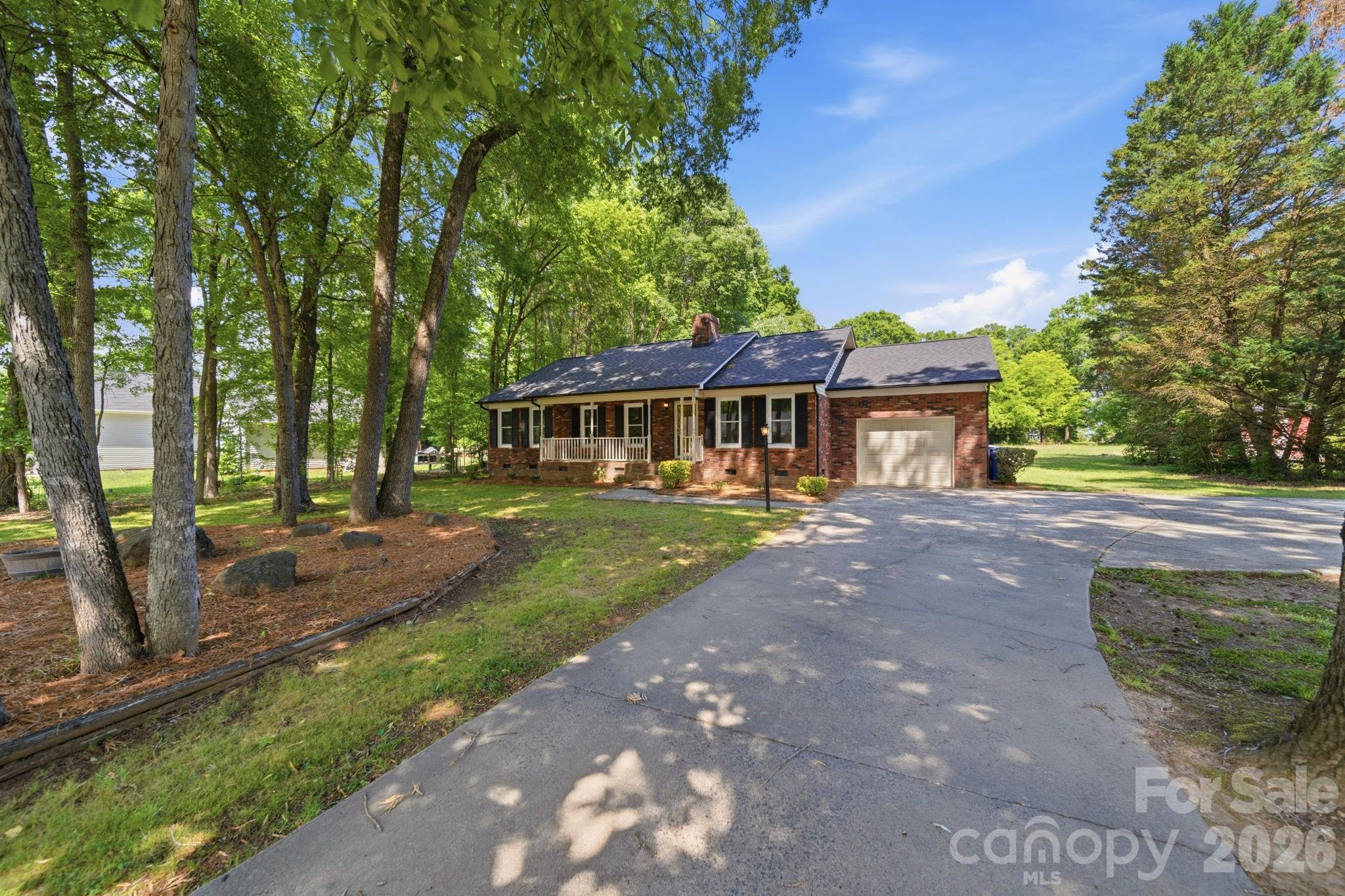 617 Autumn Dr, Harrisburg, NC 28075