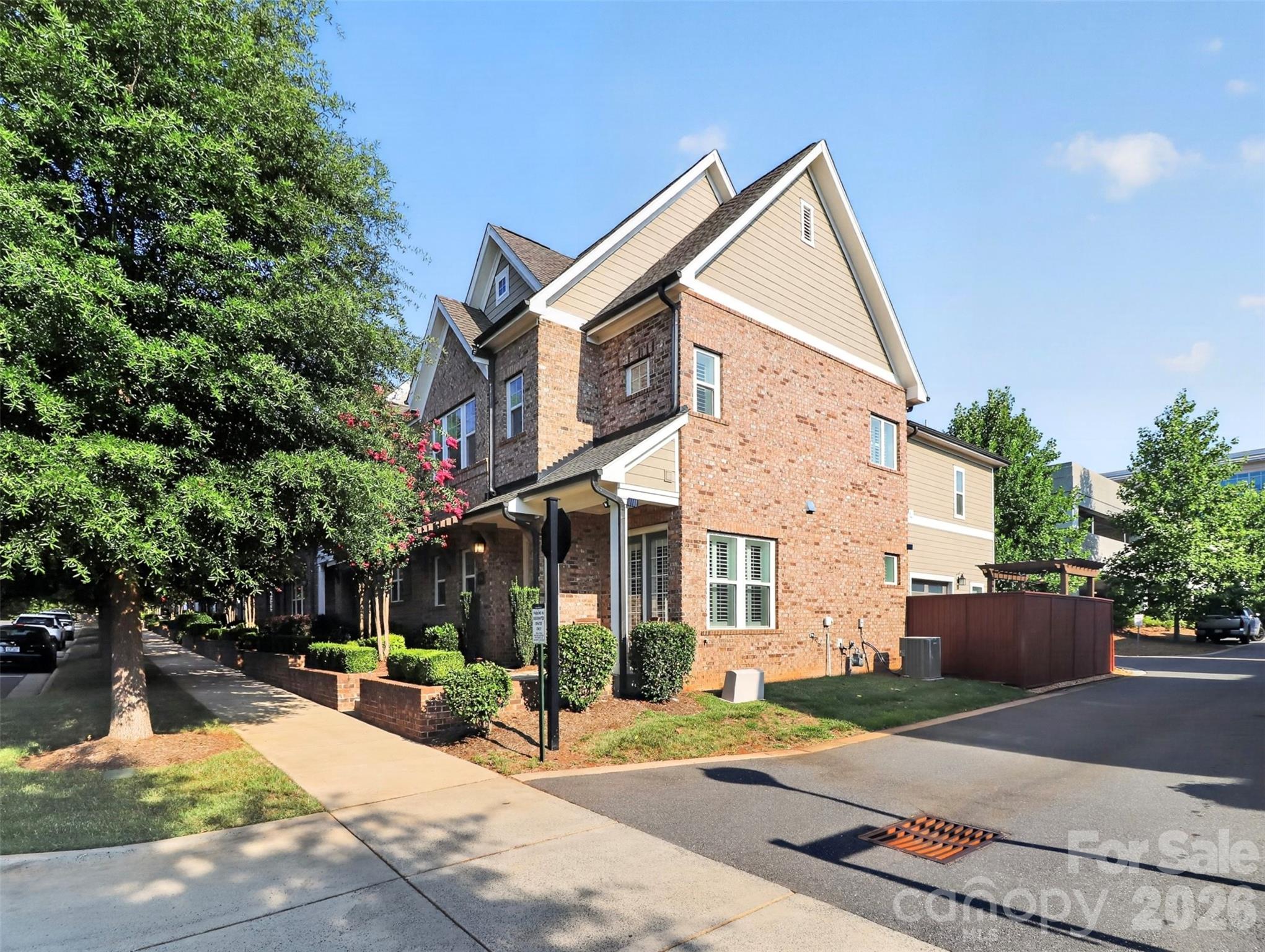 8910 Matthews Farm Ln, Charlotte, NC 28277
