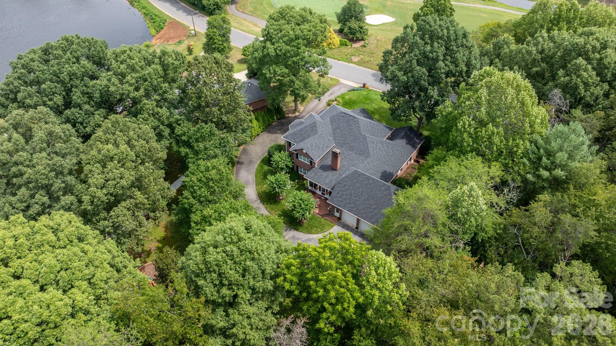 3740 Pinecrest Dr NE, Hickory, NC 28601