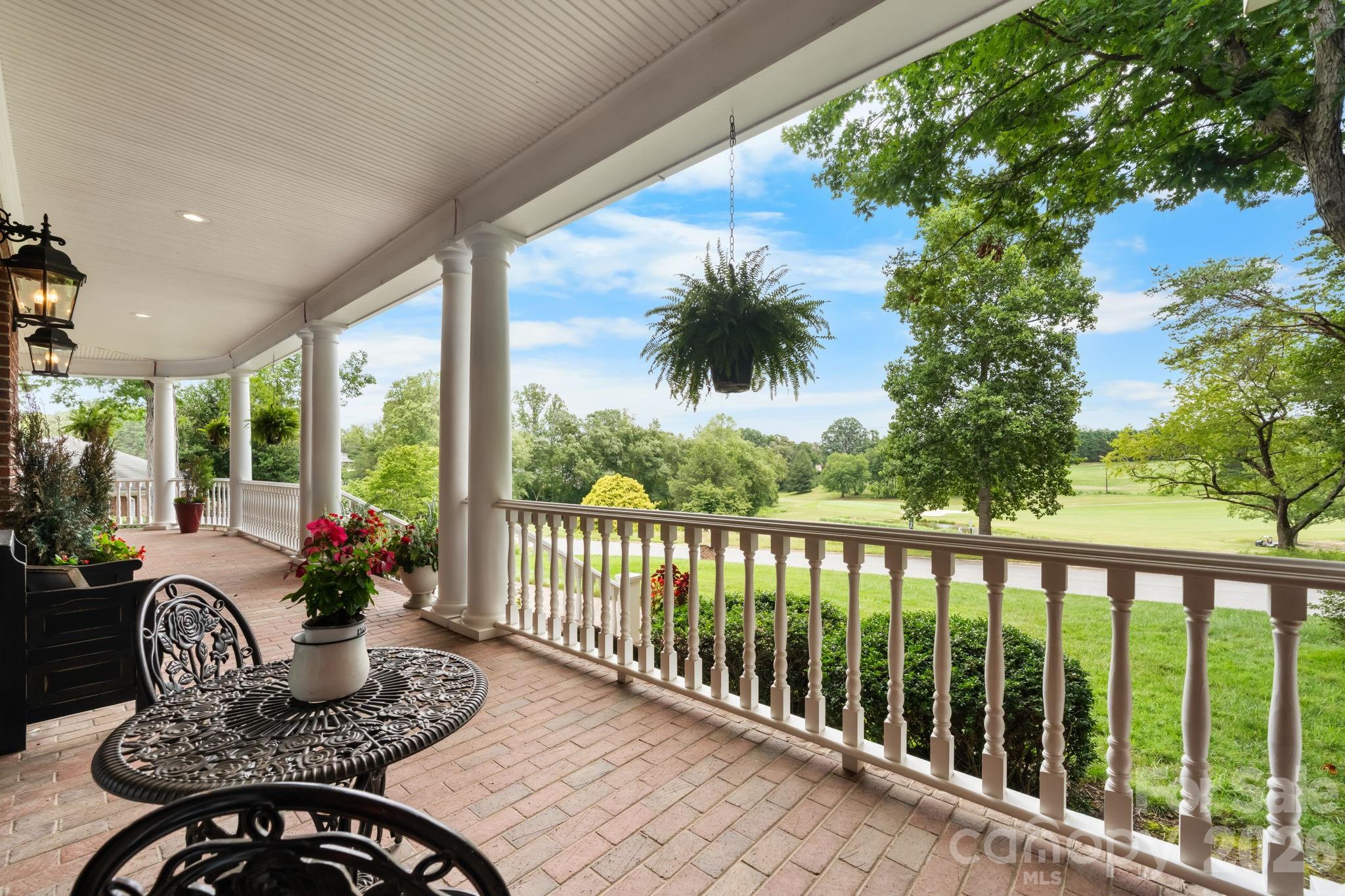 3740 Pinecrest Dr NE, Hickory, NC 28601
