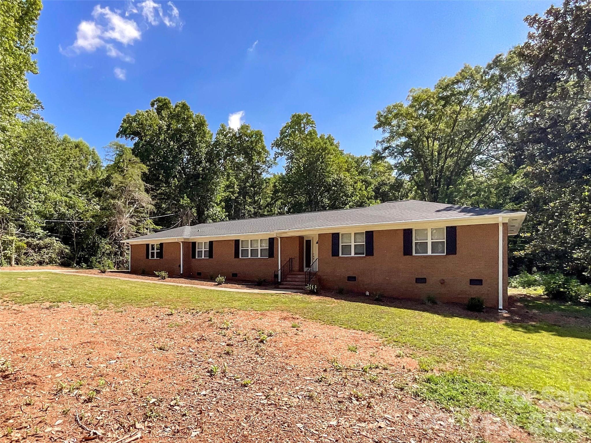 6728 Lakeside Dr, Charlotte, NC 28215