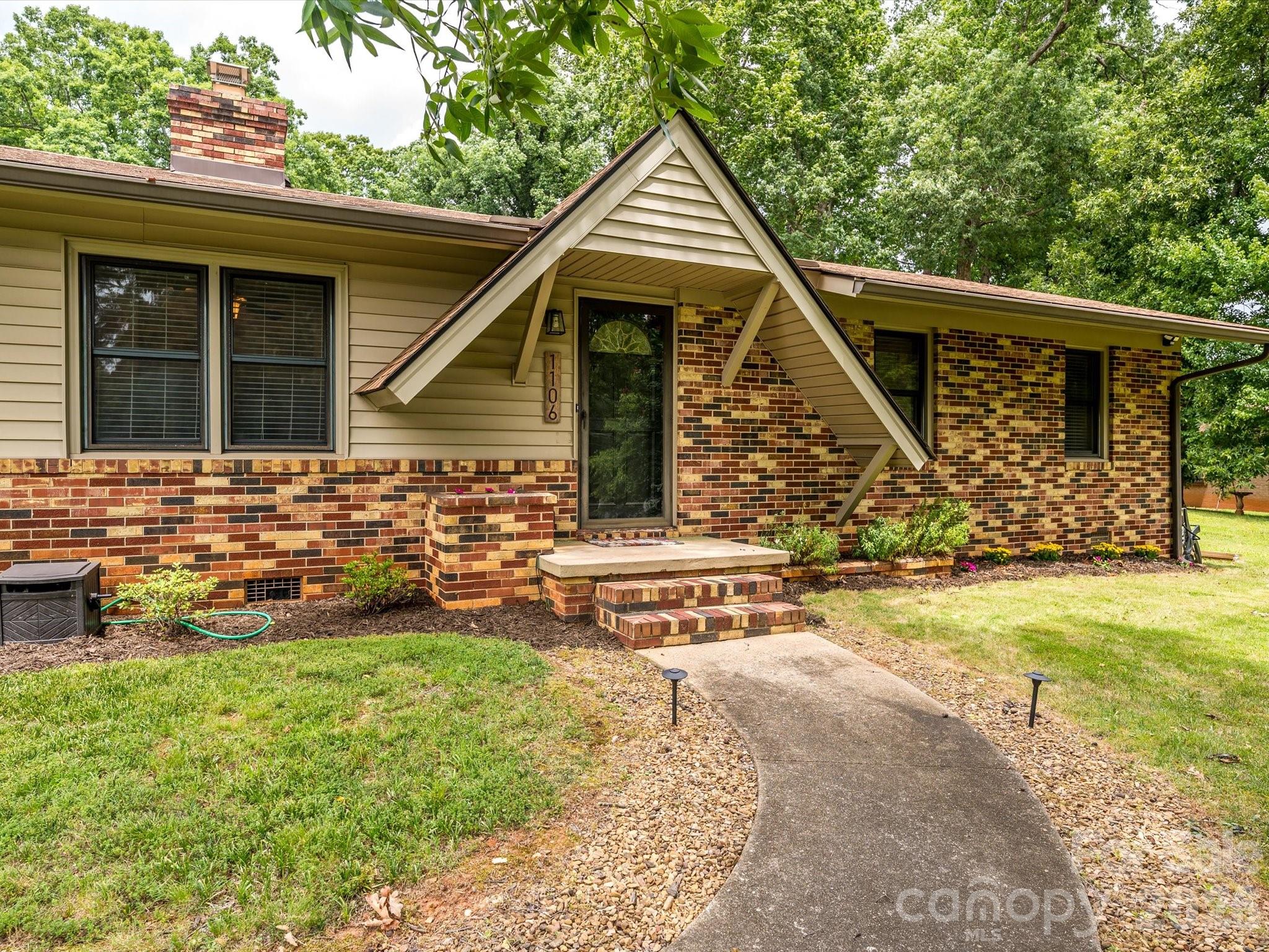 1106 Robinhood Ln, Kannapolis, NC 28081