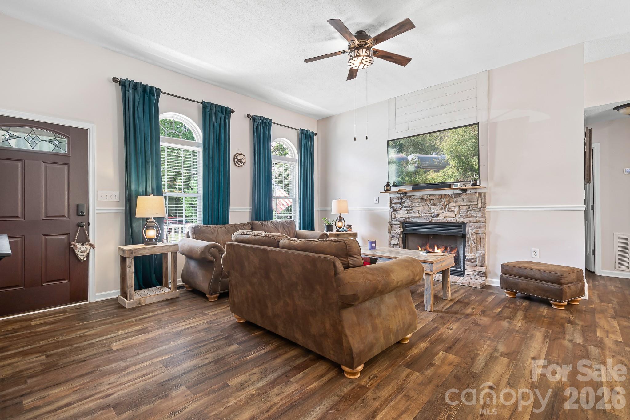 138 Valley Glen Dr, Troutman, NC 28166