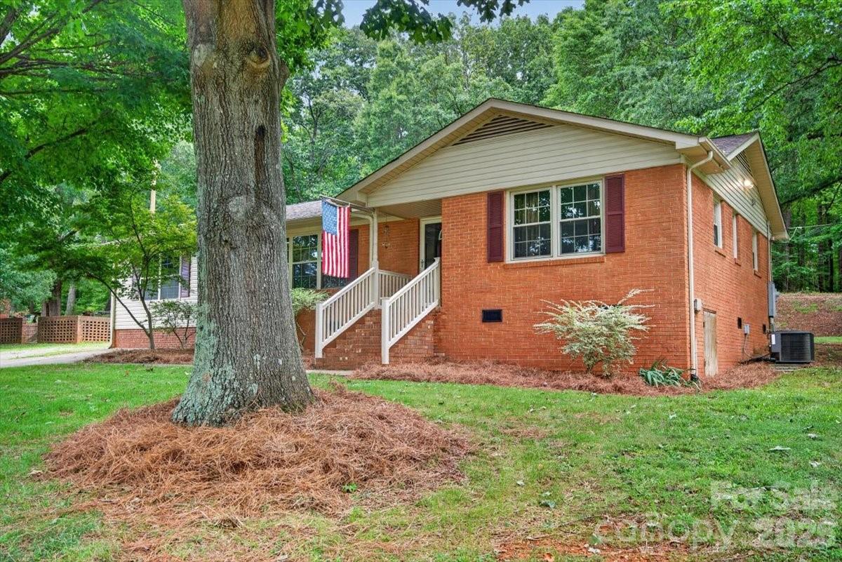101 N Main St, Mount Pleasant, NC 28124