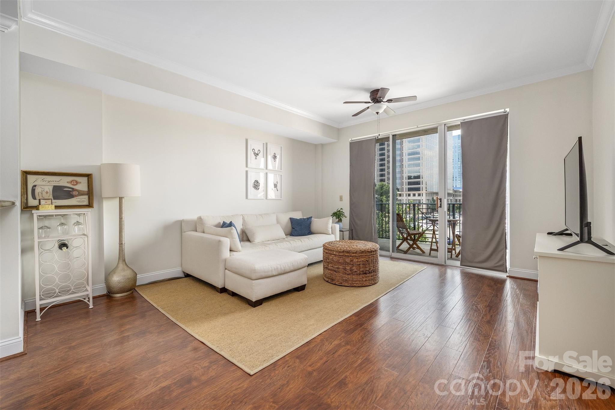 300 W 5th St #419, Charlotte, NC 28202