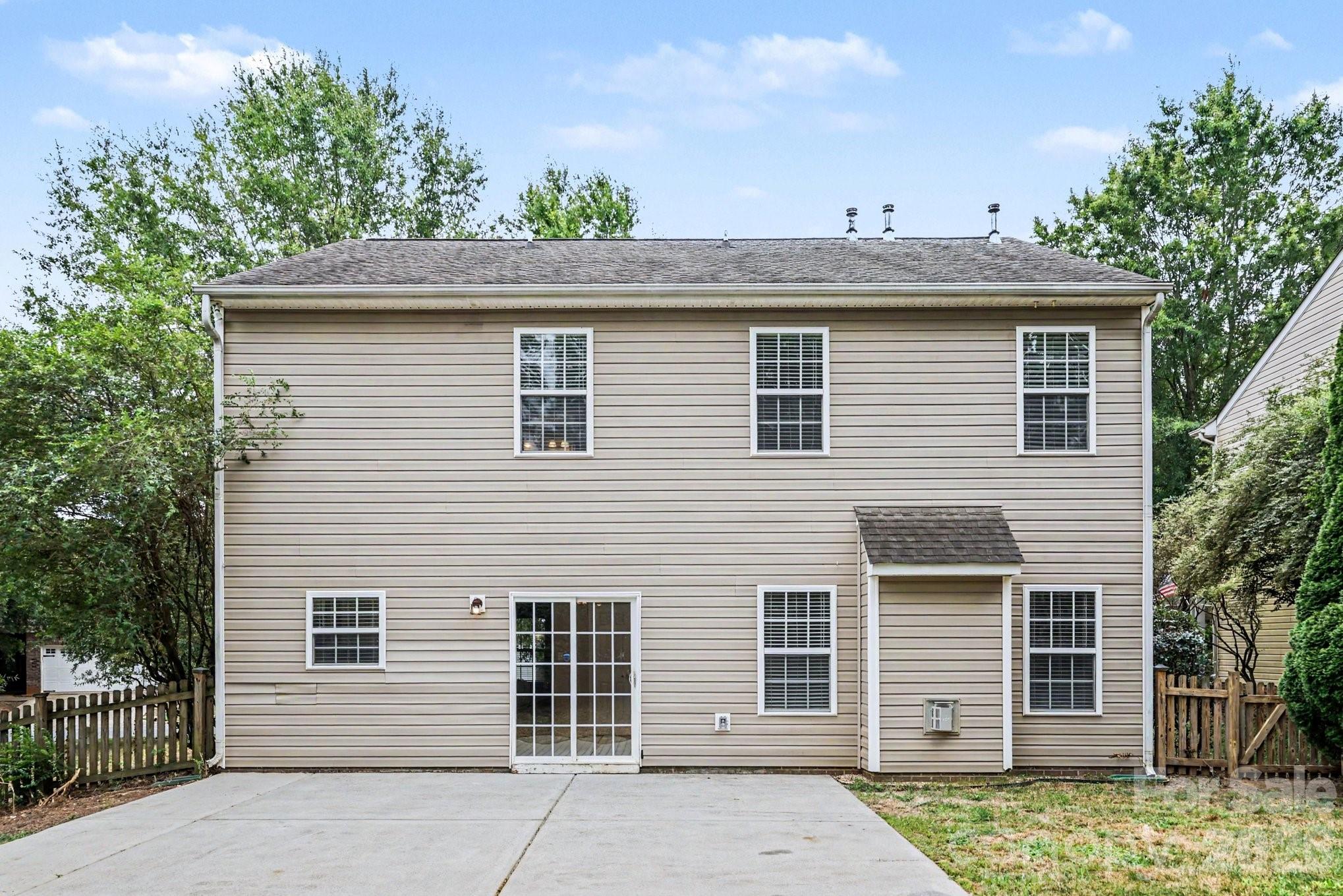 10004 Barrands Ln, Charlotte, NC 28278