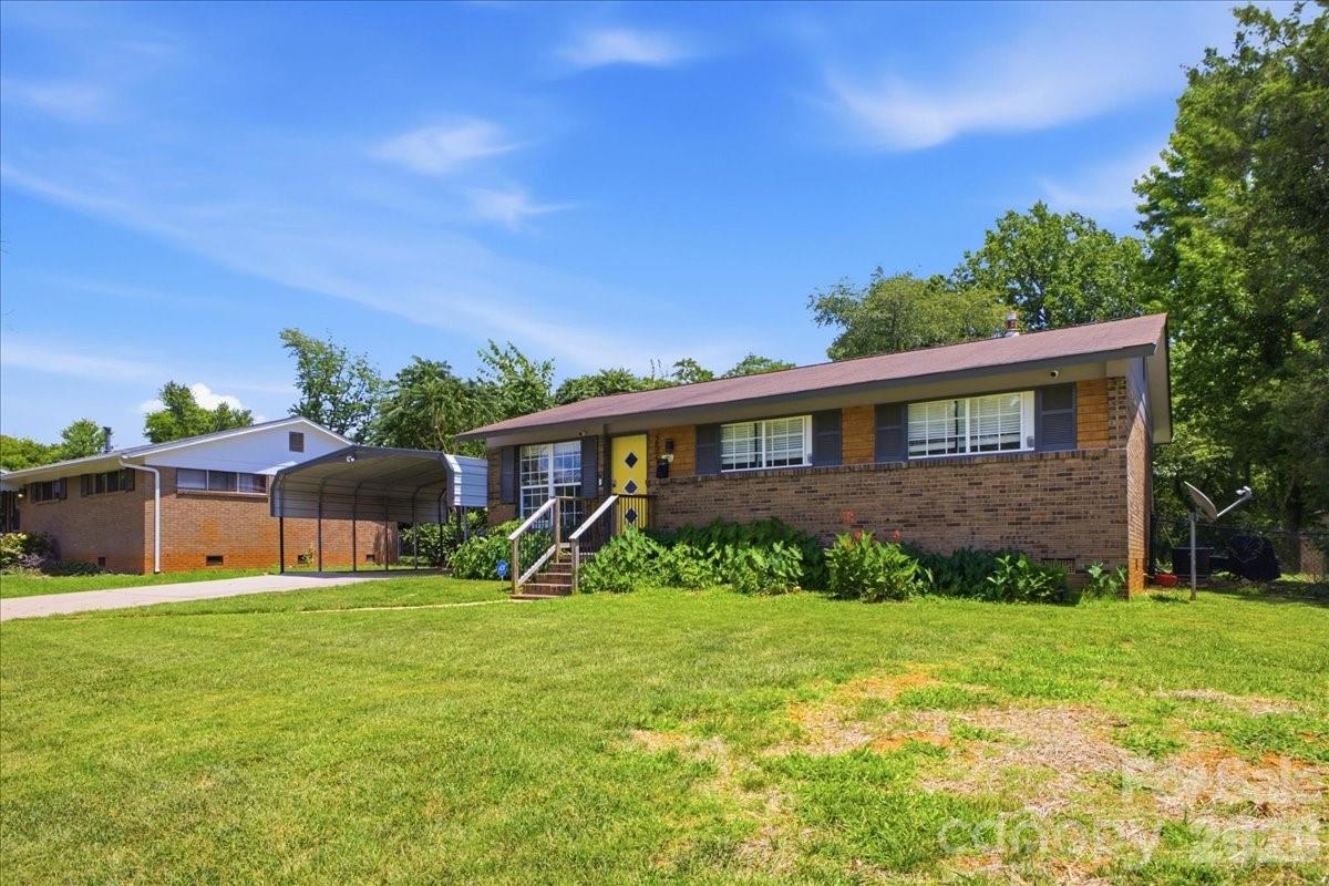 2521 Alleghany St, Charlotte, NC 28208