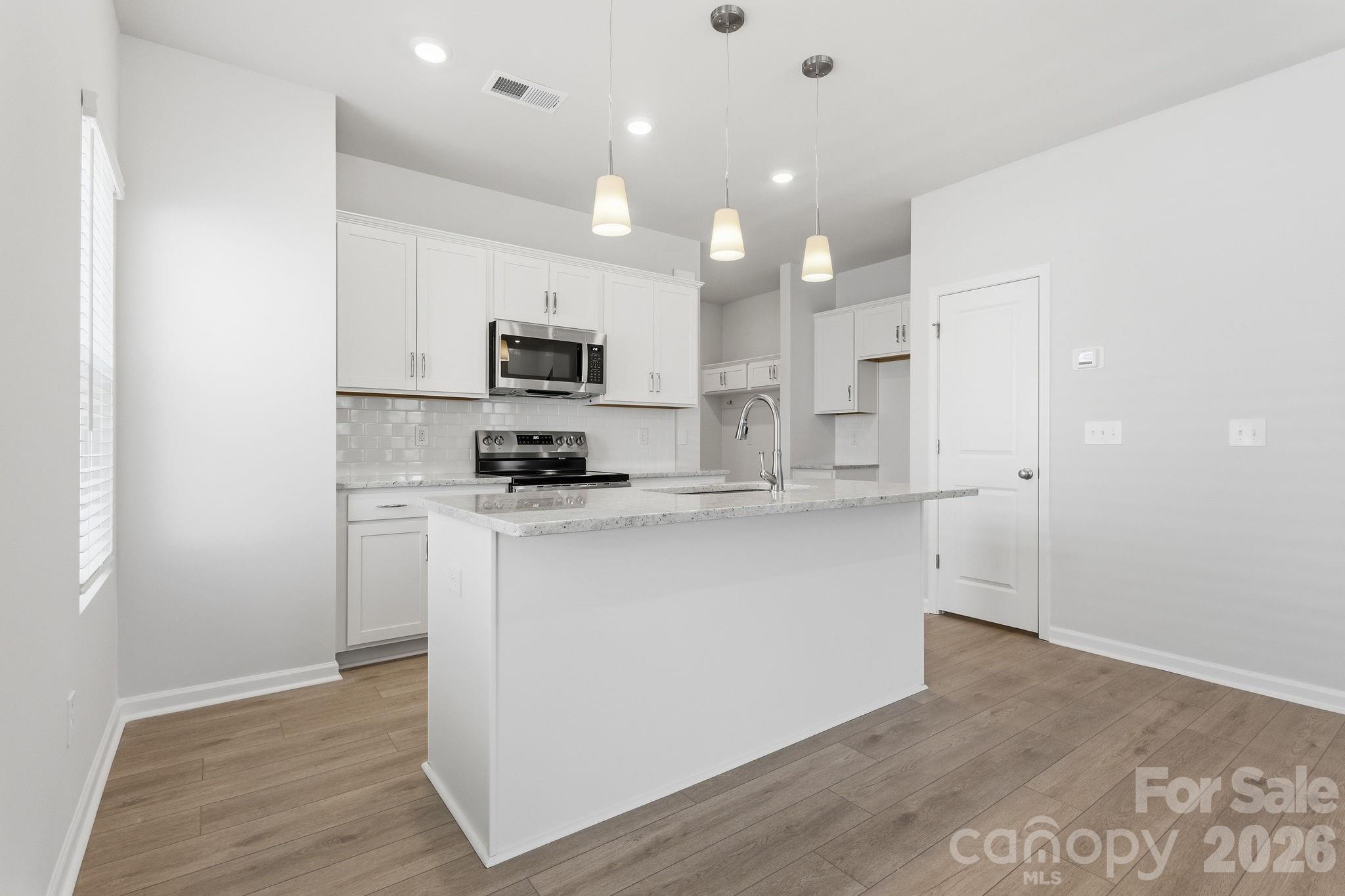 4636 Lakeview Rd, Charlotte, NC 28216