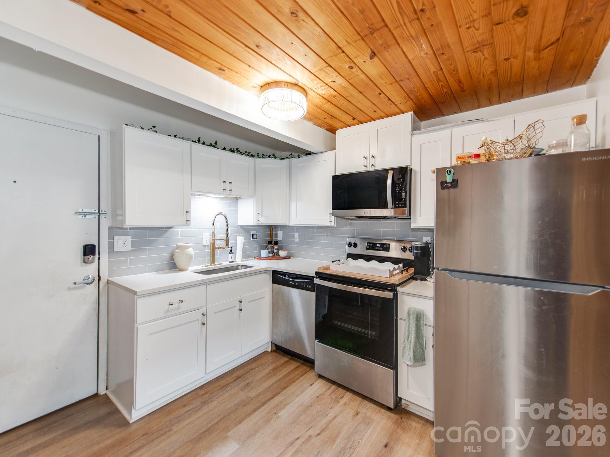 201 Hoskins Rd S #122, Charlotte, NC 28208