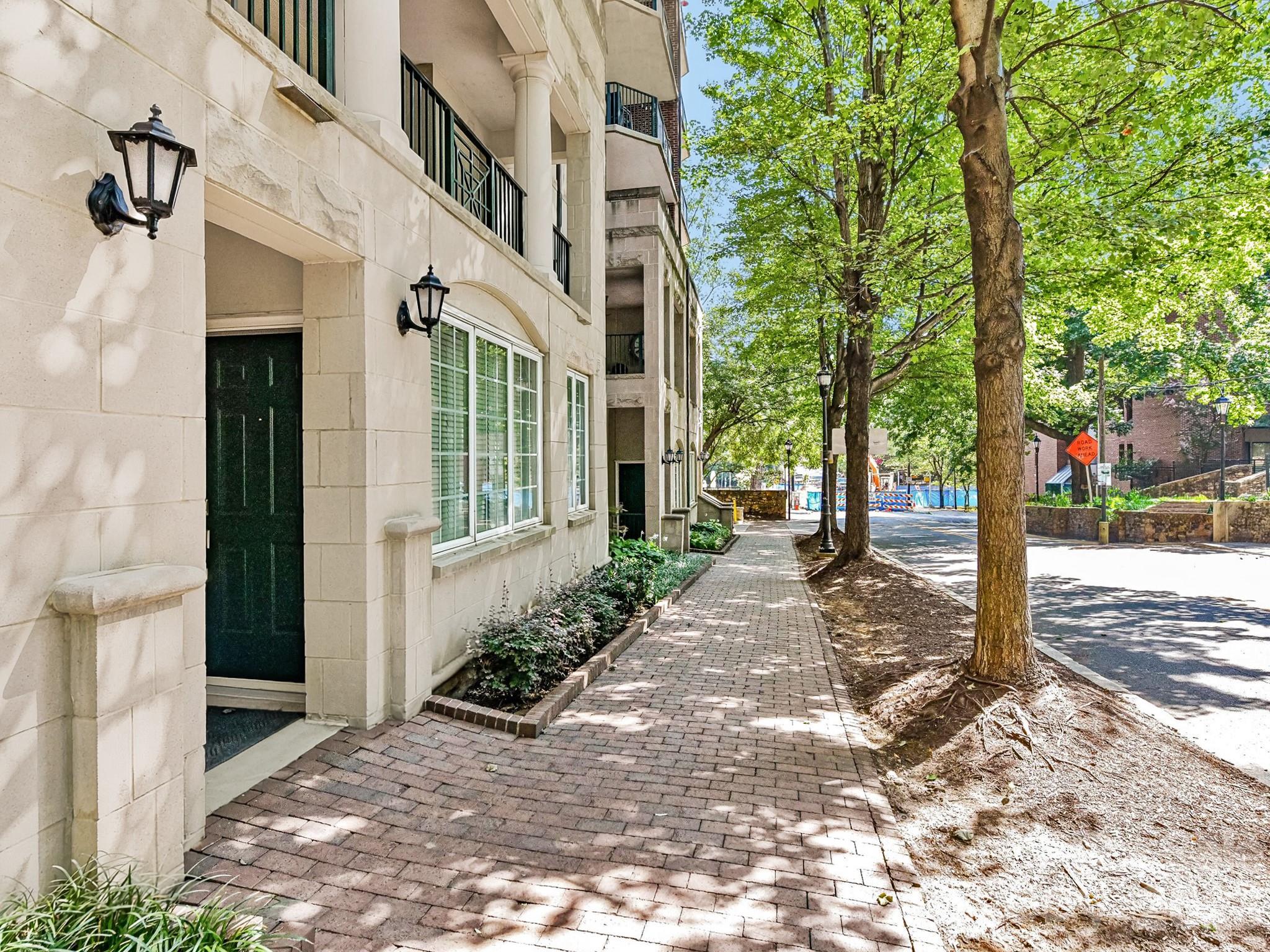 300 W 5th St #2, Charlotte, NC 28202