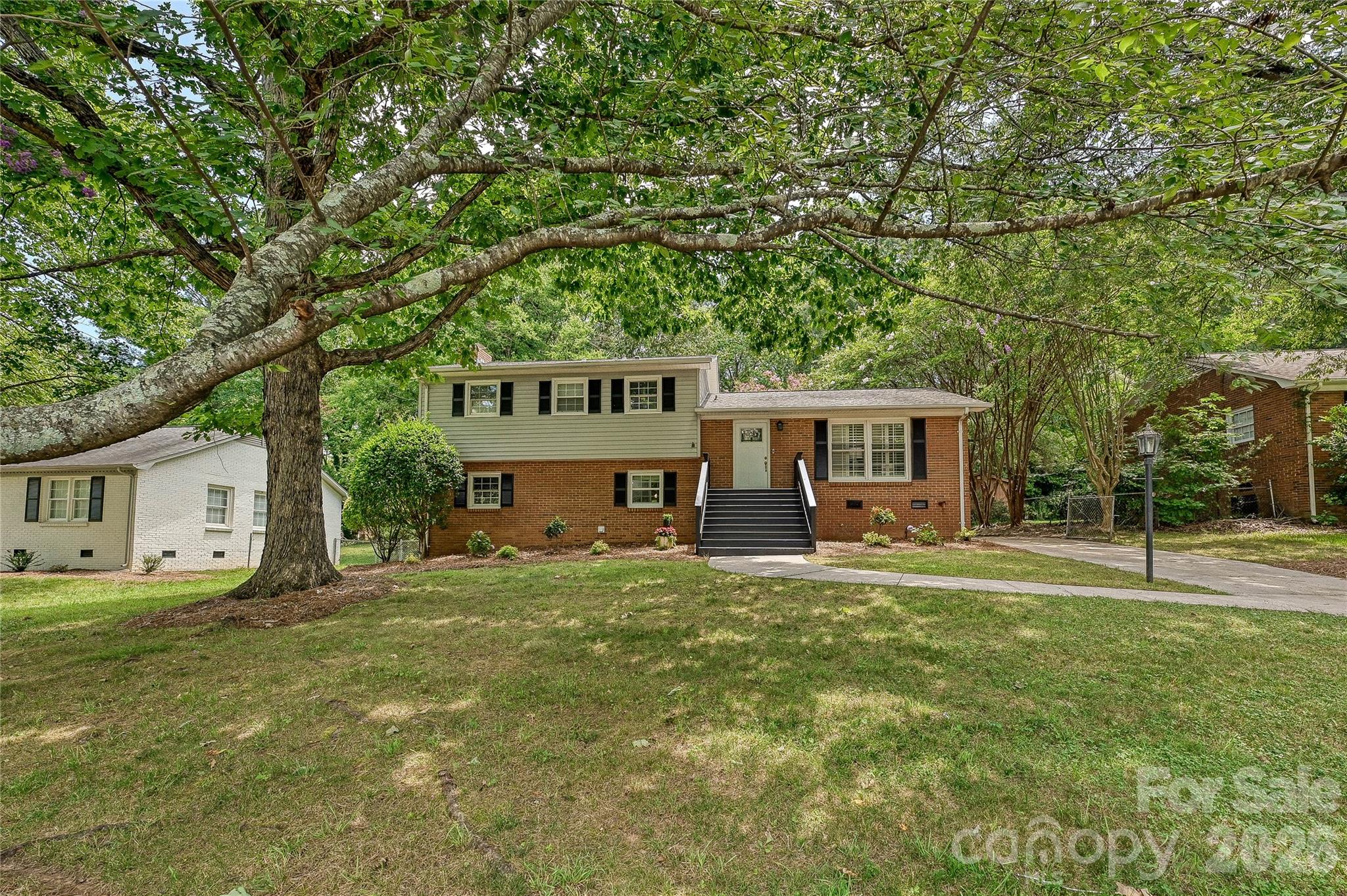 2308 Knickerbocker Dr, Charlotte, NC 28212