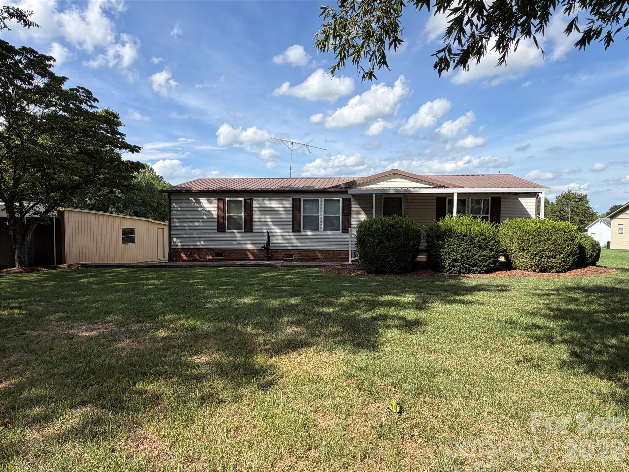 5720 Skyway Dr, Conover, NC 28613