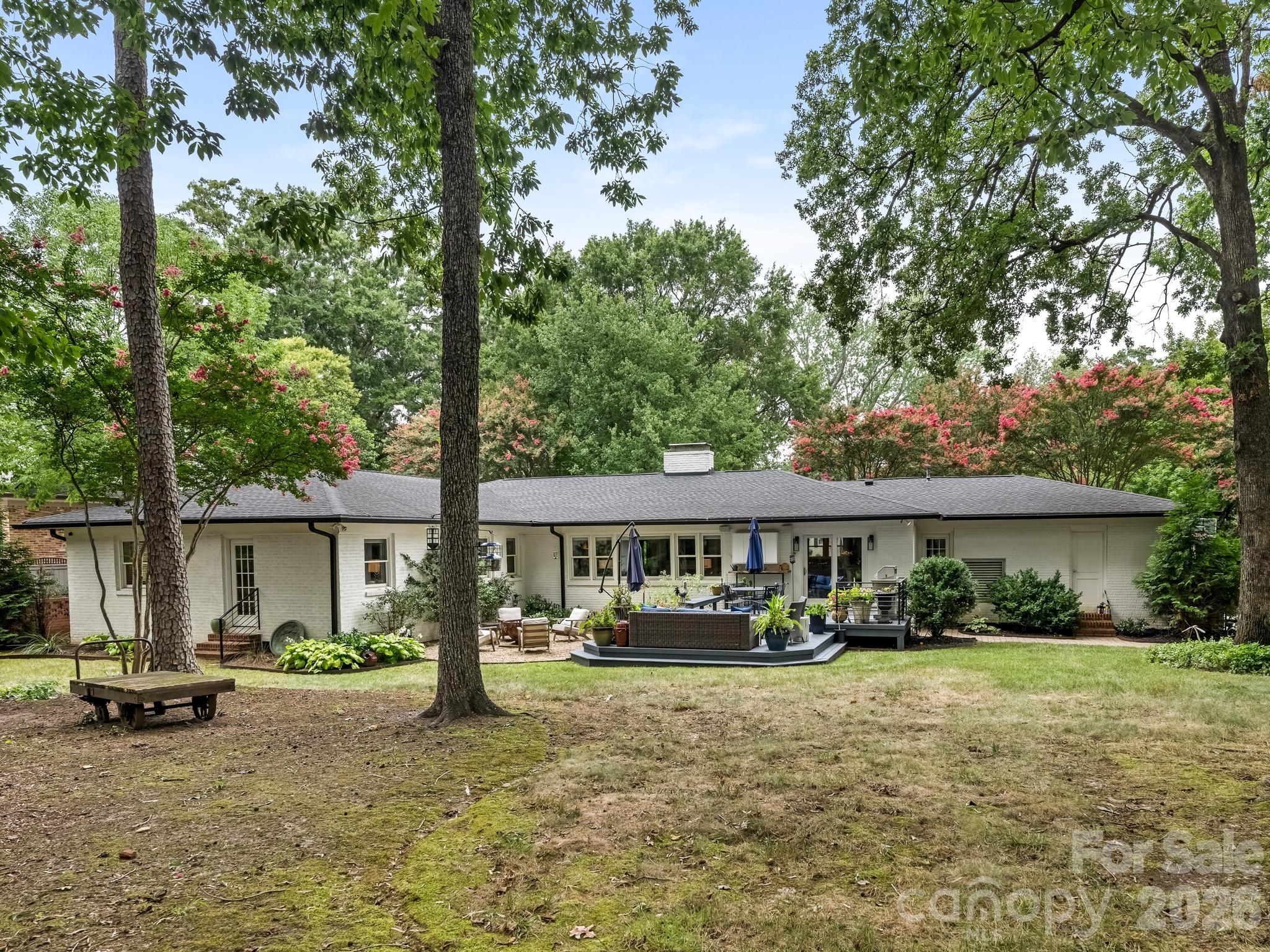 2652 Knollwood Rd, Charlotte, NC 28211