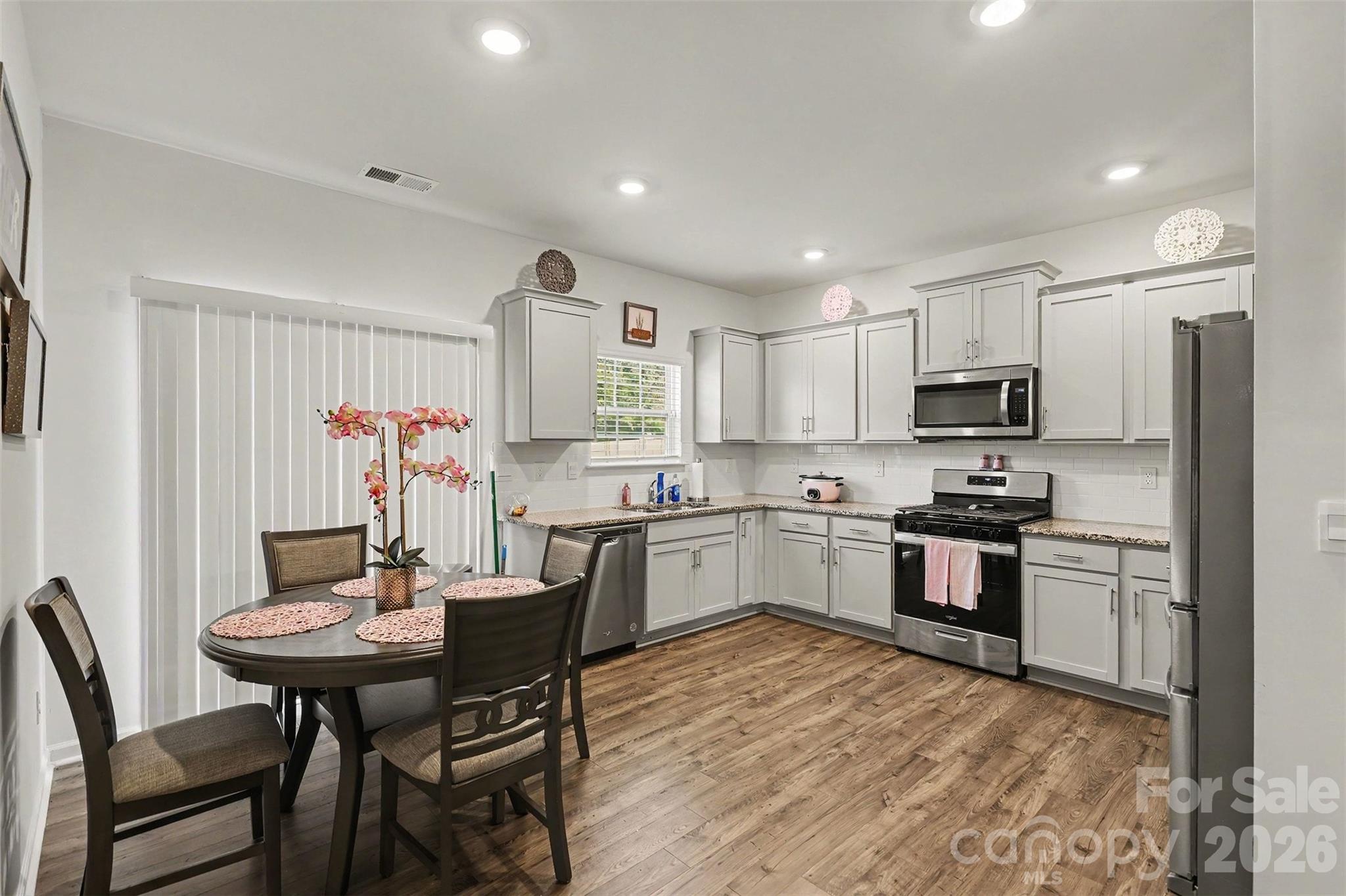 7573 Stonehouse Dr, Gastonia, NC 28056
