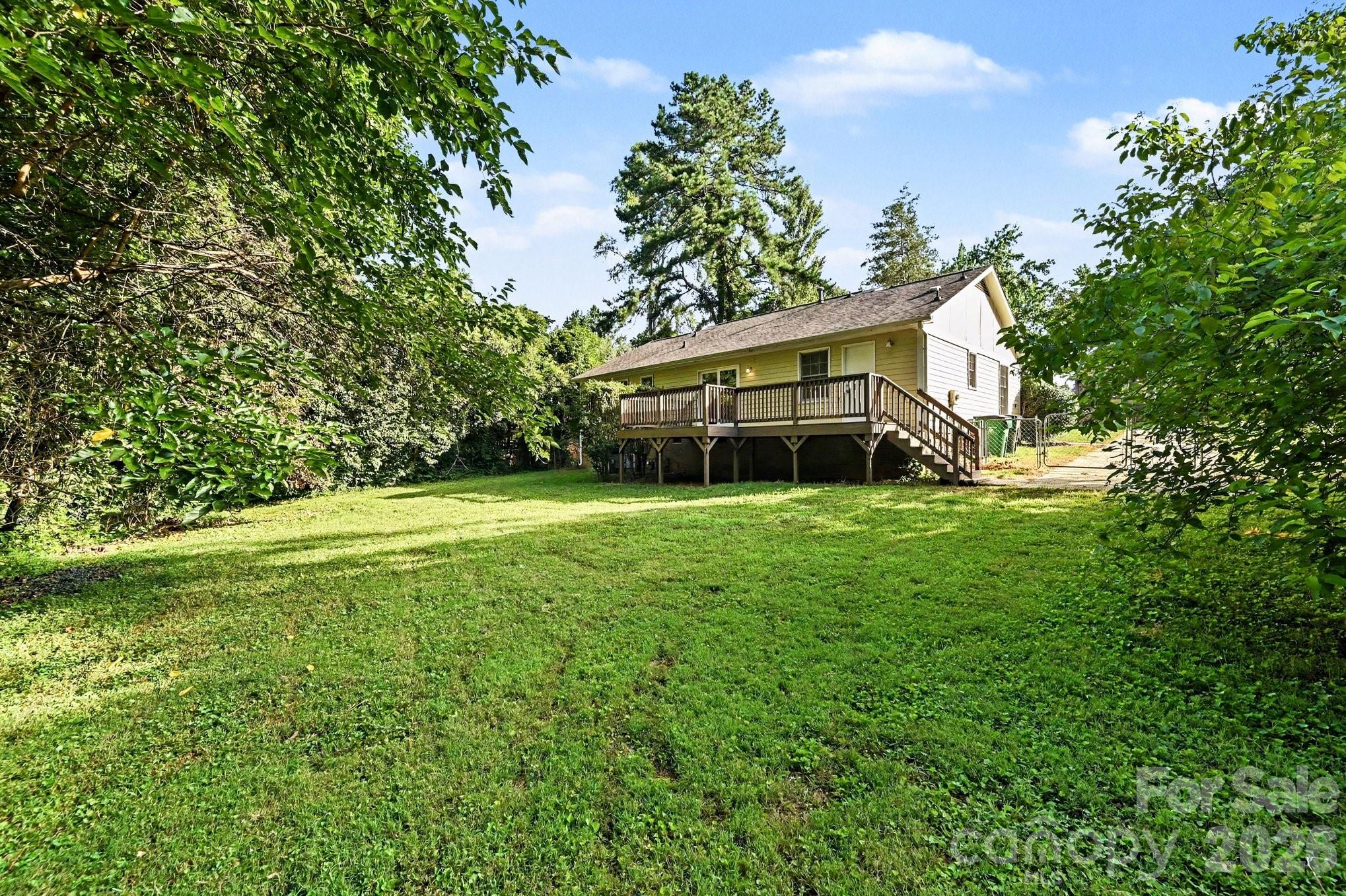 2726 Meadowcliff Dr, Charlotte, NC 28215