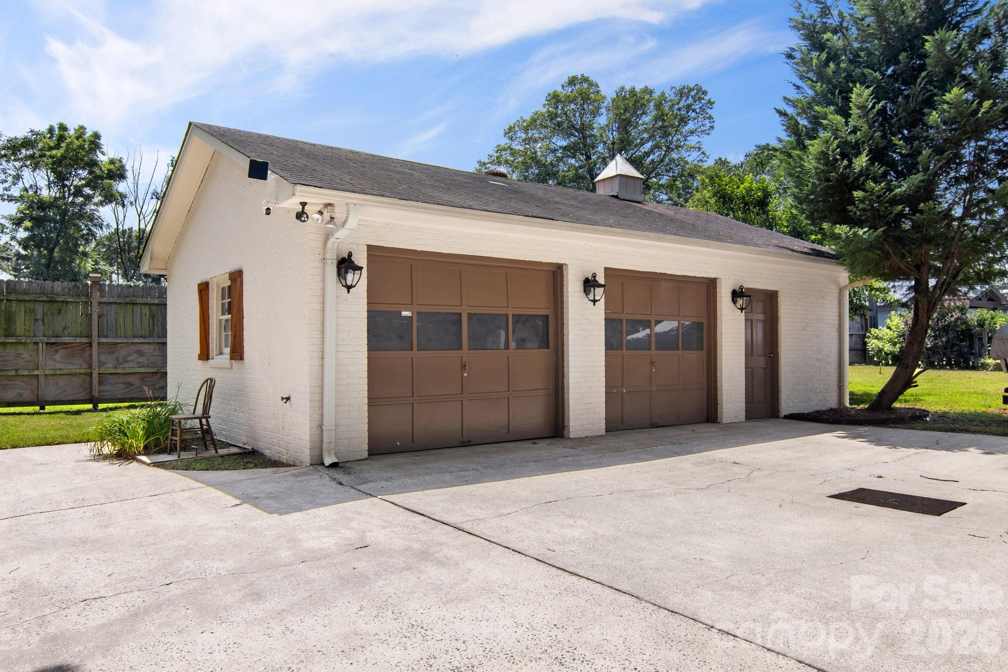 7030 Delta Lake Dr, Charlotte, NC 28215