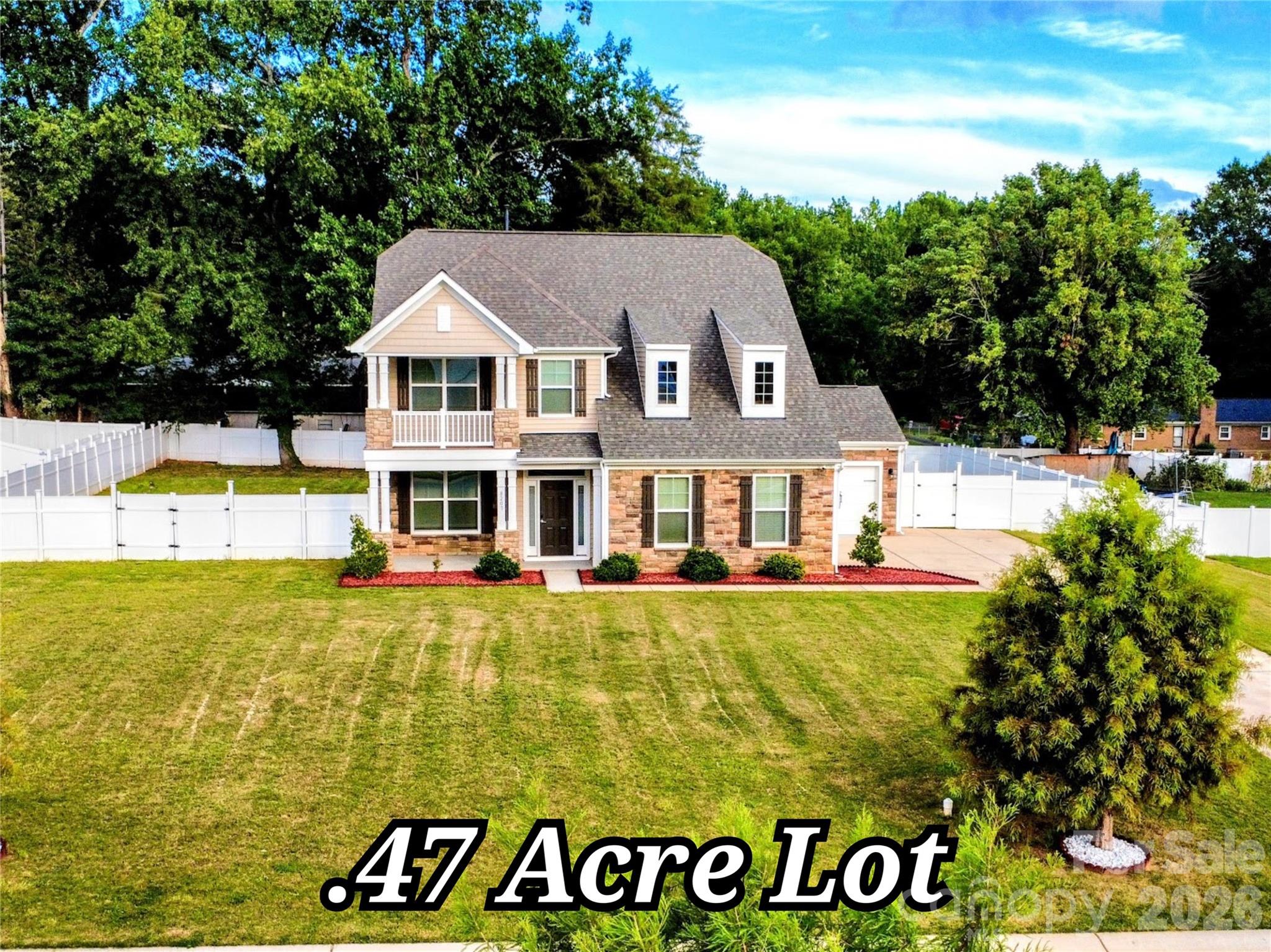 8207 Shady Pond Dr, Charlotte, NC 28227