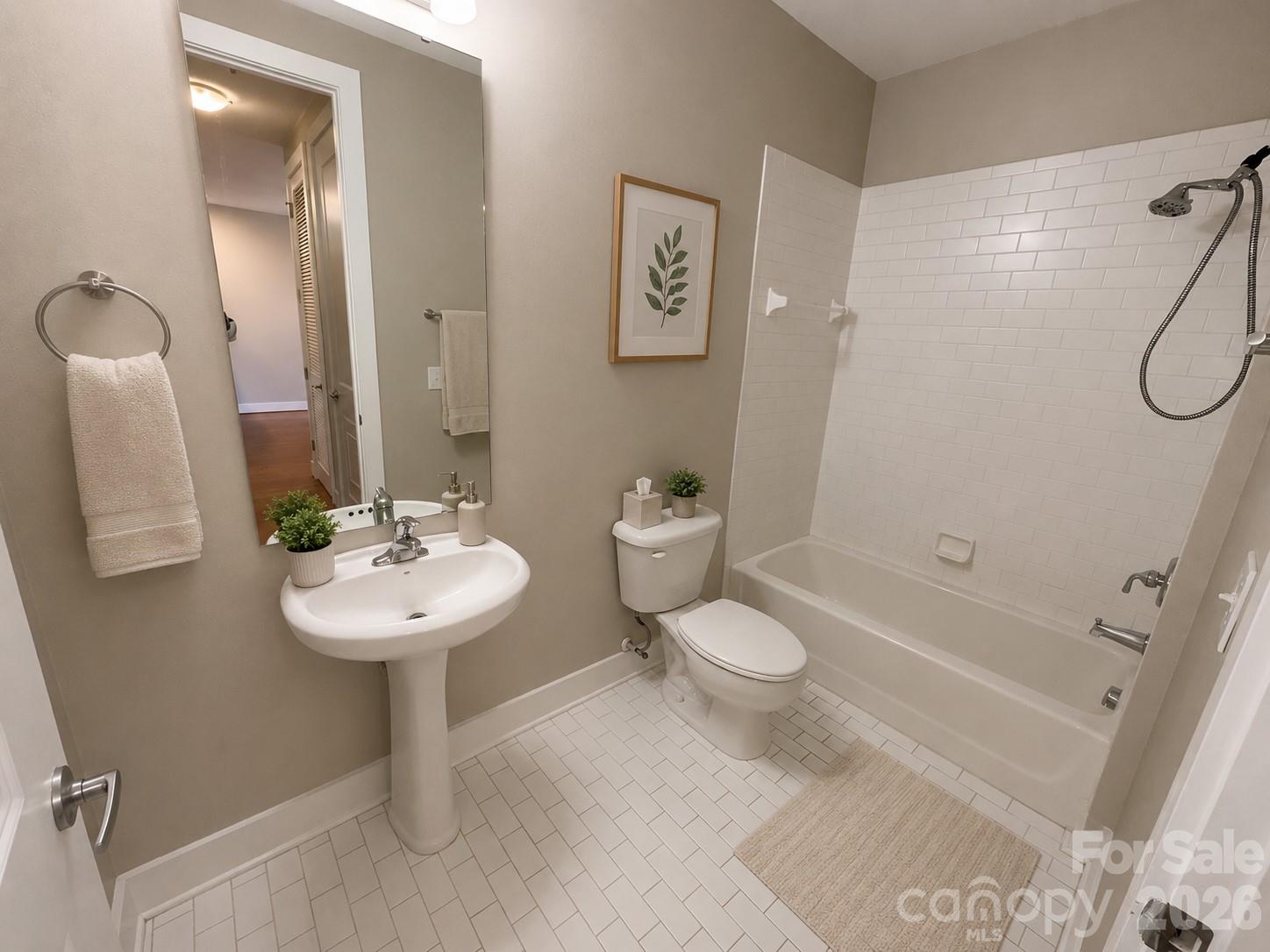 1101 W 1st St #409, Charlotte, NC 28202