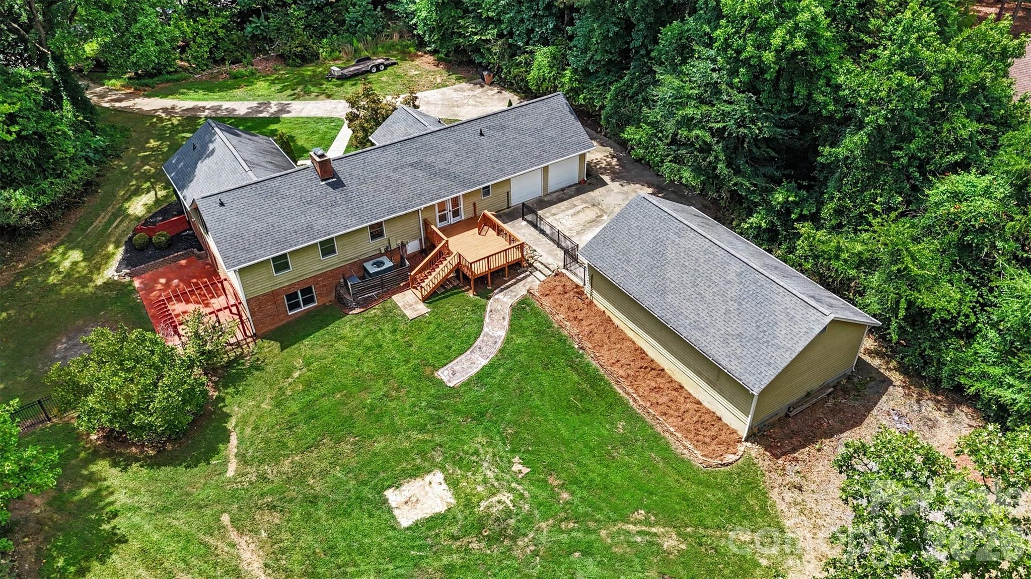 519 Raintree Dr, Matthews, NC 28104