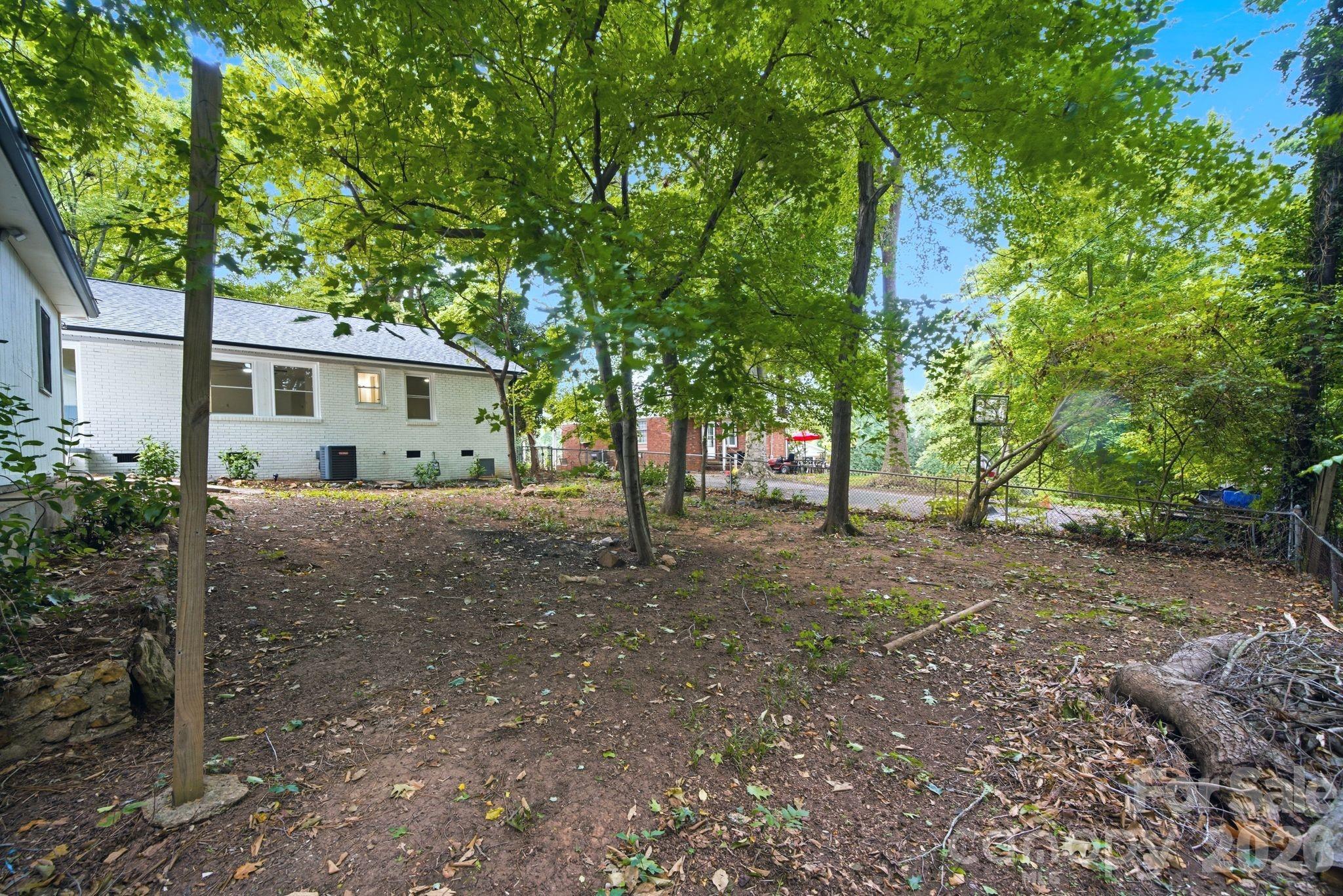 1453 Grovewood Dr, Charlotte, NC 28208