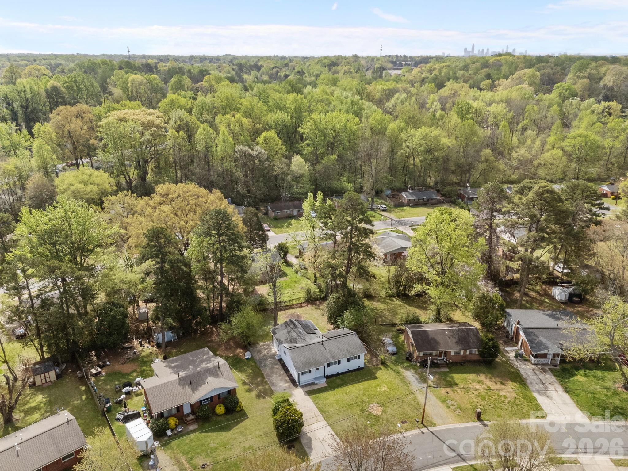 9300 Edgevale Dr, Charlotte, NC 28216
