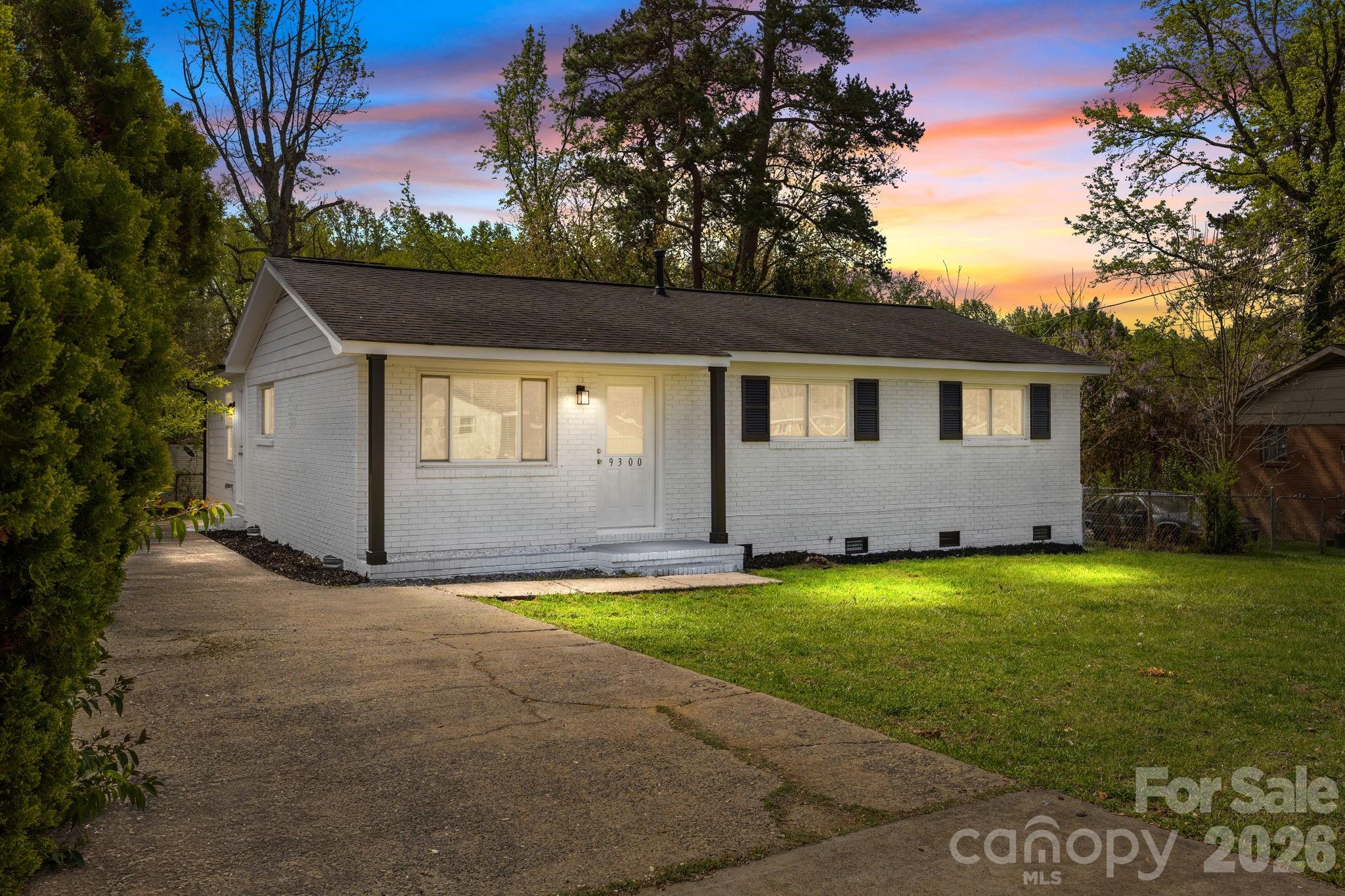 9300 Edgevale Dr, Charlotte, NC 28216