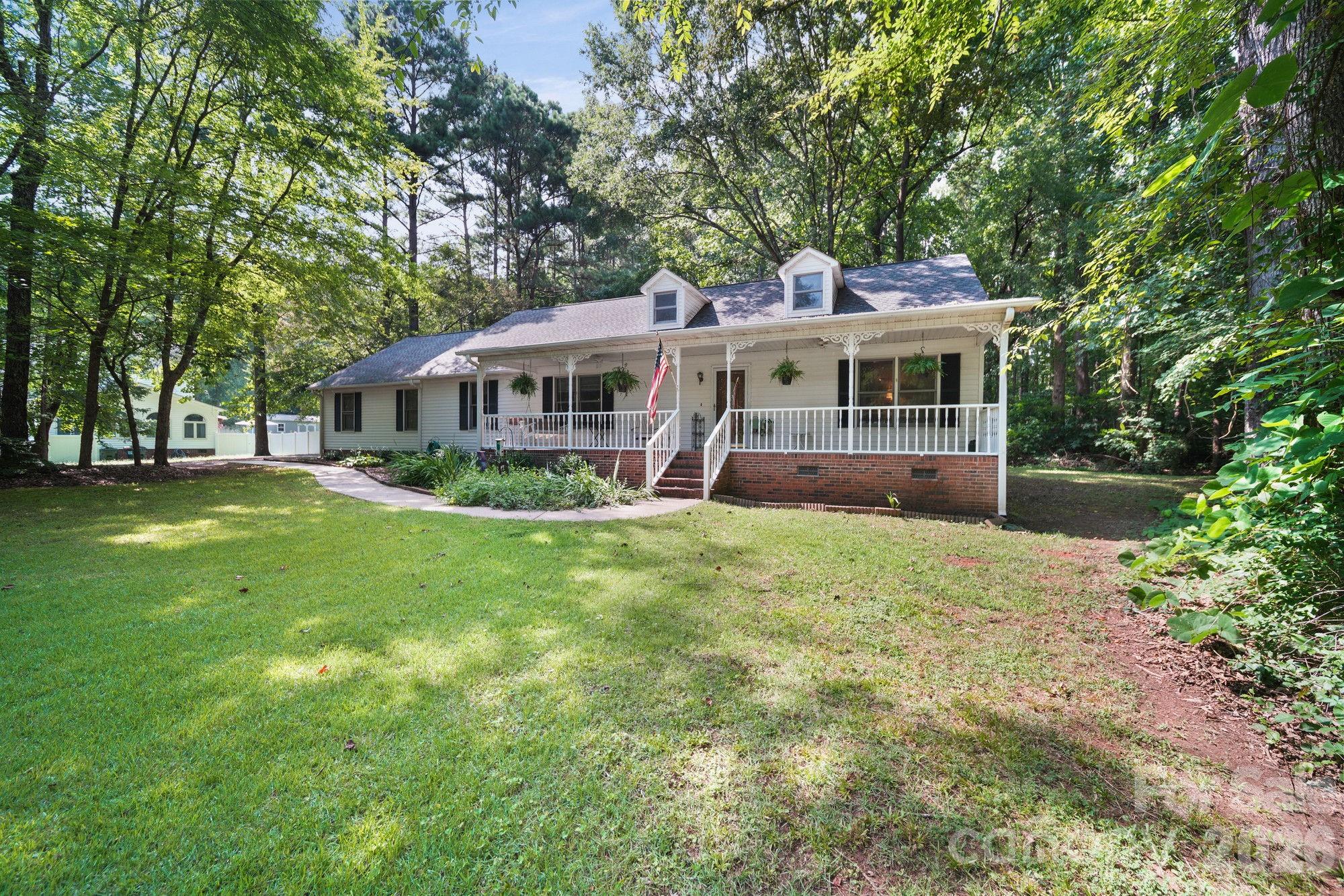 832 Old Cedar Cir, York, SC 29745