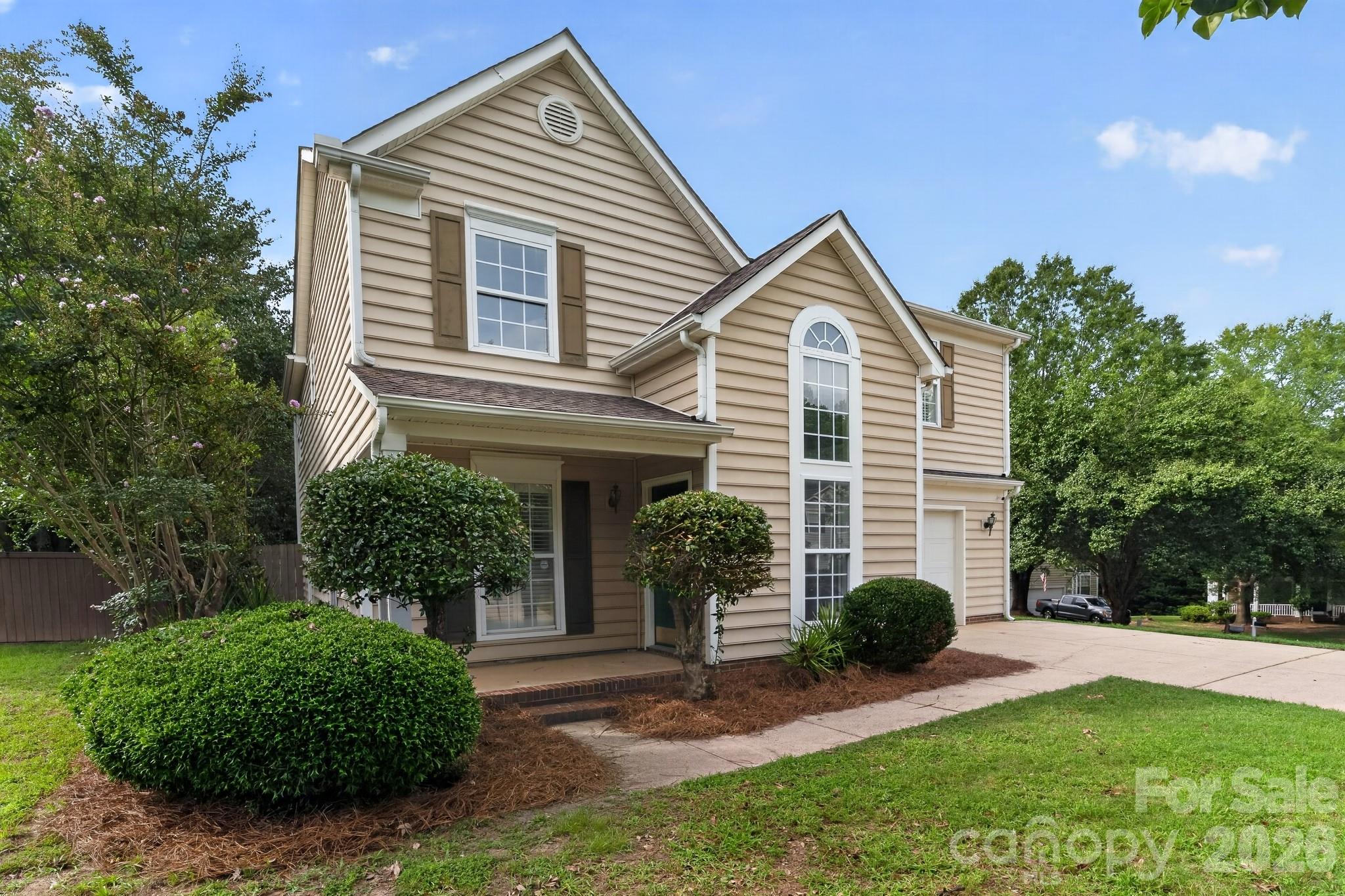 8220 Upsall Ct, Charlotte, NC 28215