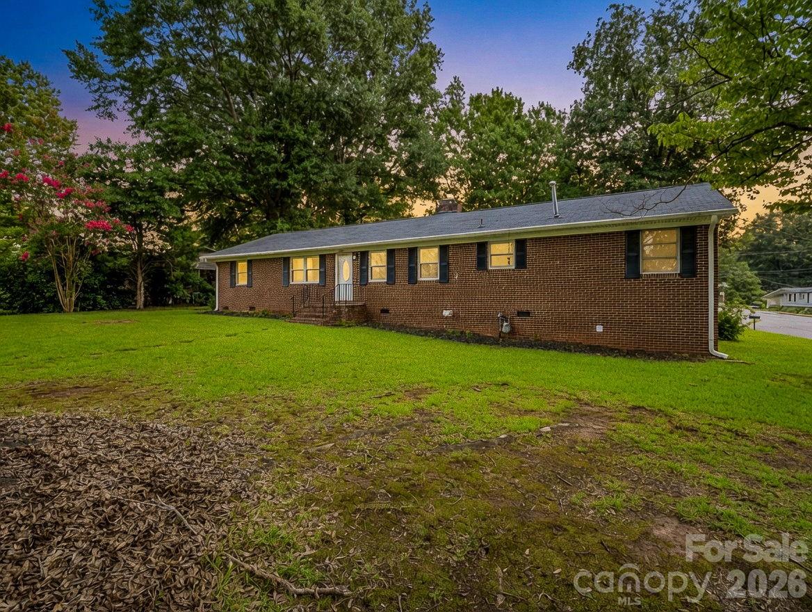 2044 Helen Dr, Gastonia, NC 28054
