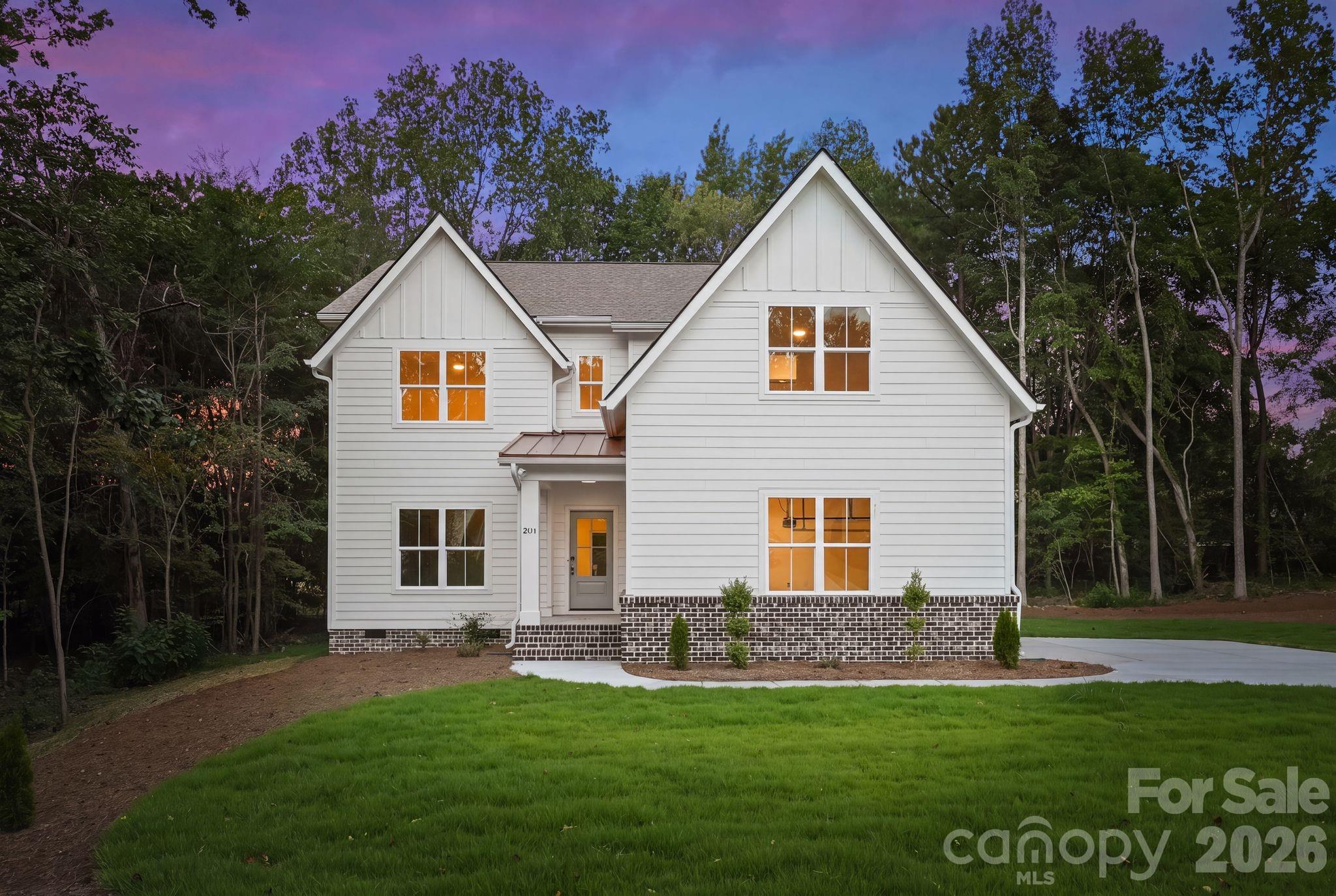 2311 Chateau Ct, Matthews, NC 28105