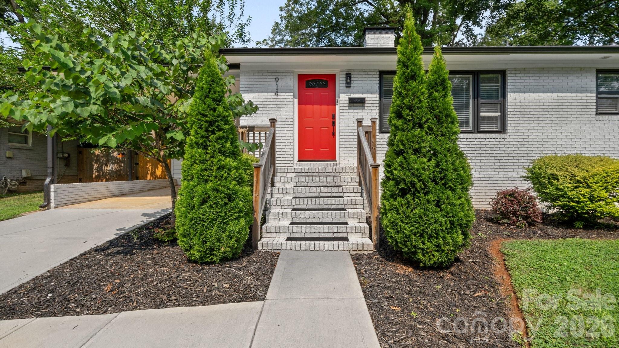 914 Crestmere St, Charlotte, NC 28208
