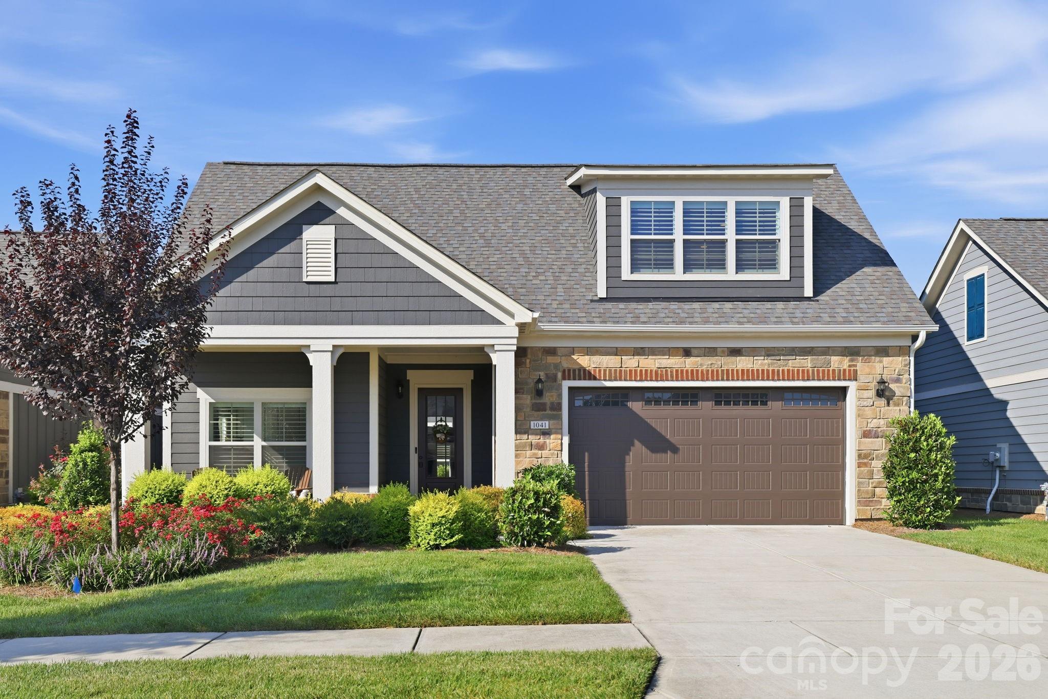 1041 Gradison Dr, Matthews, NC 28104