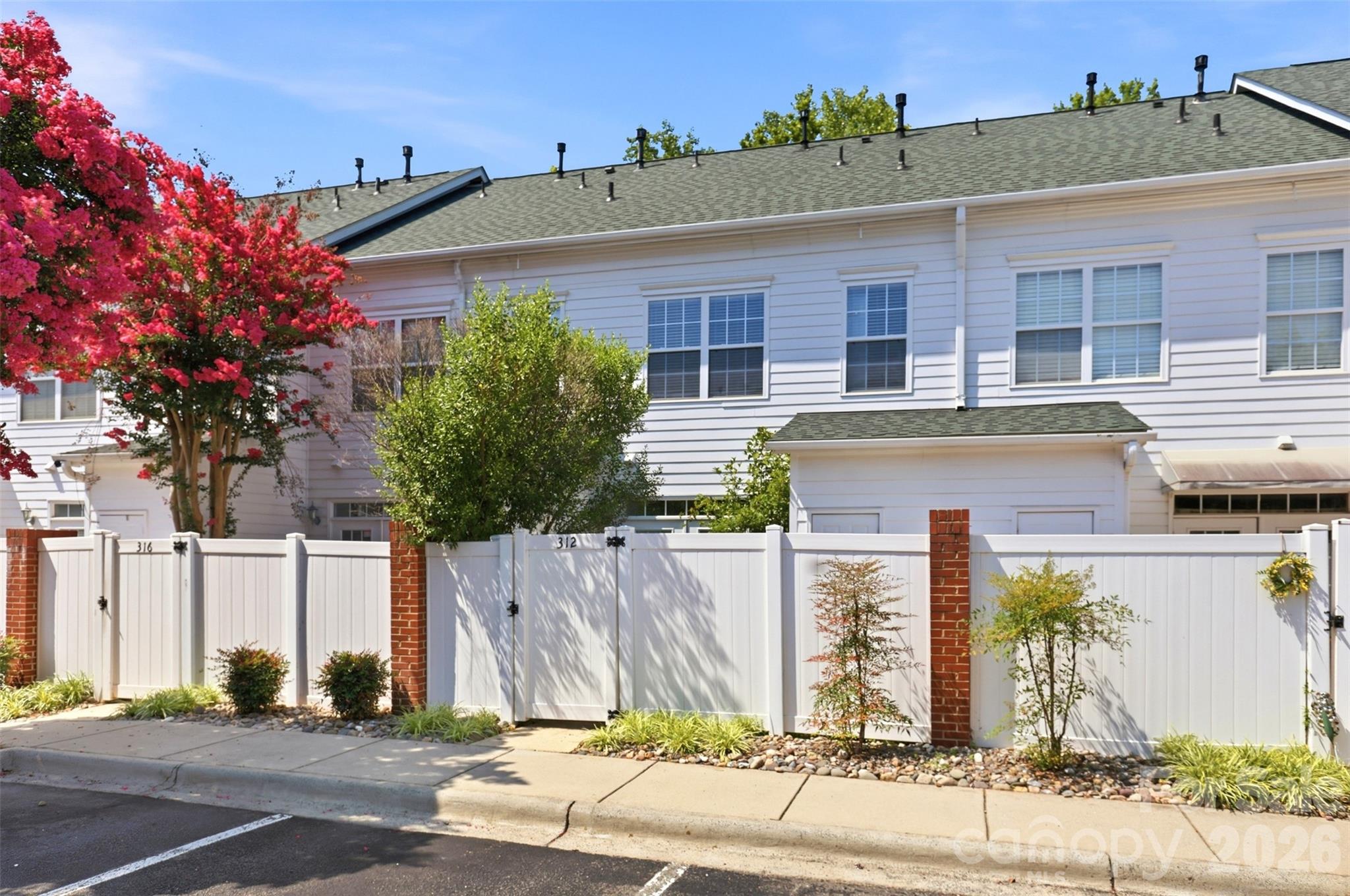 312 Park Square Pl, Matthews, NC 28105