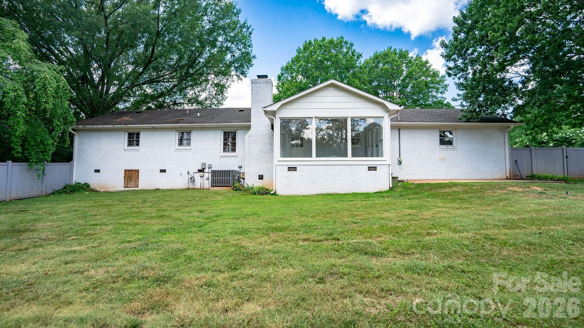 2222 Kings Dr, Gastonia, NC 28056